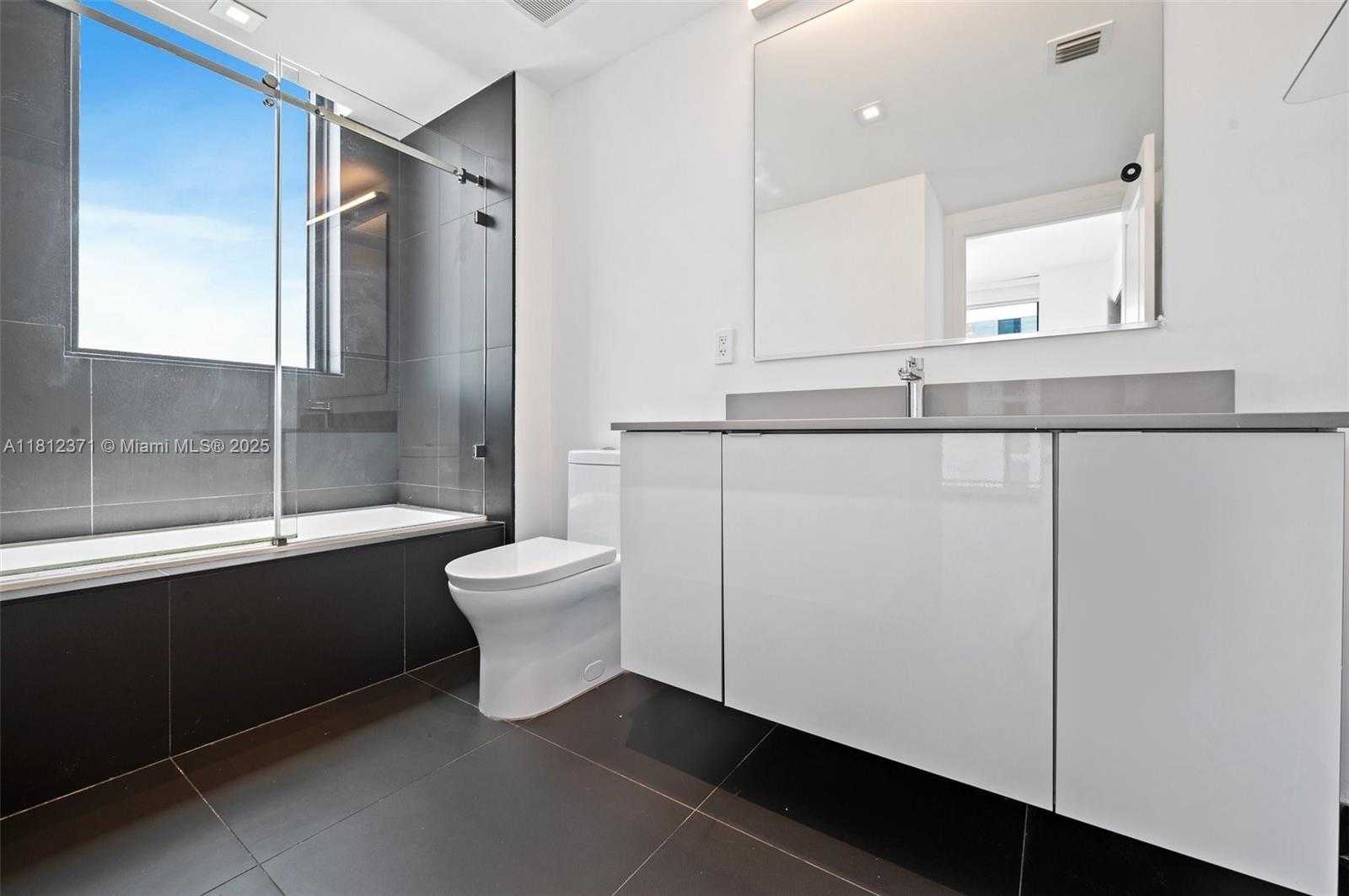 Small Image of 1600 NORTH EAST 1ST AVE #2420, Miami Number 13