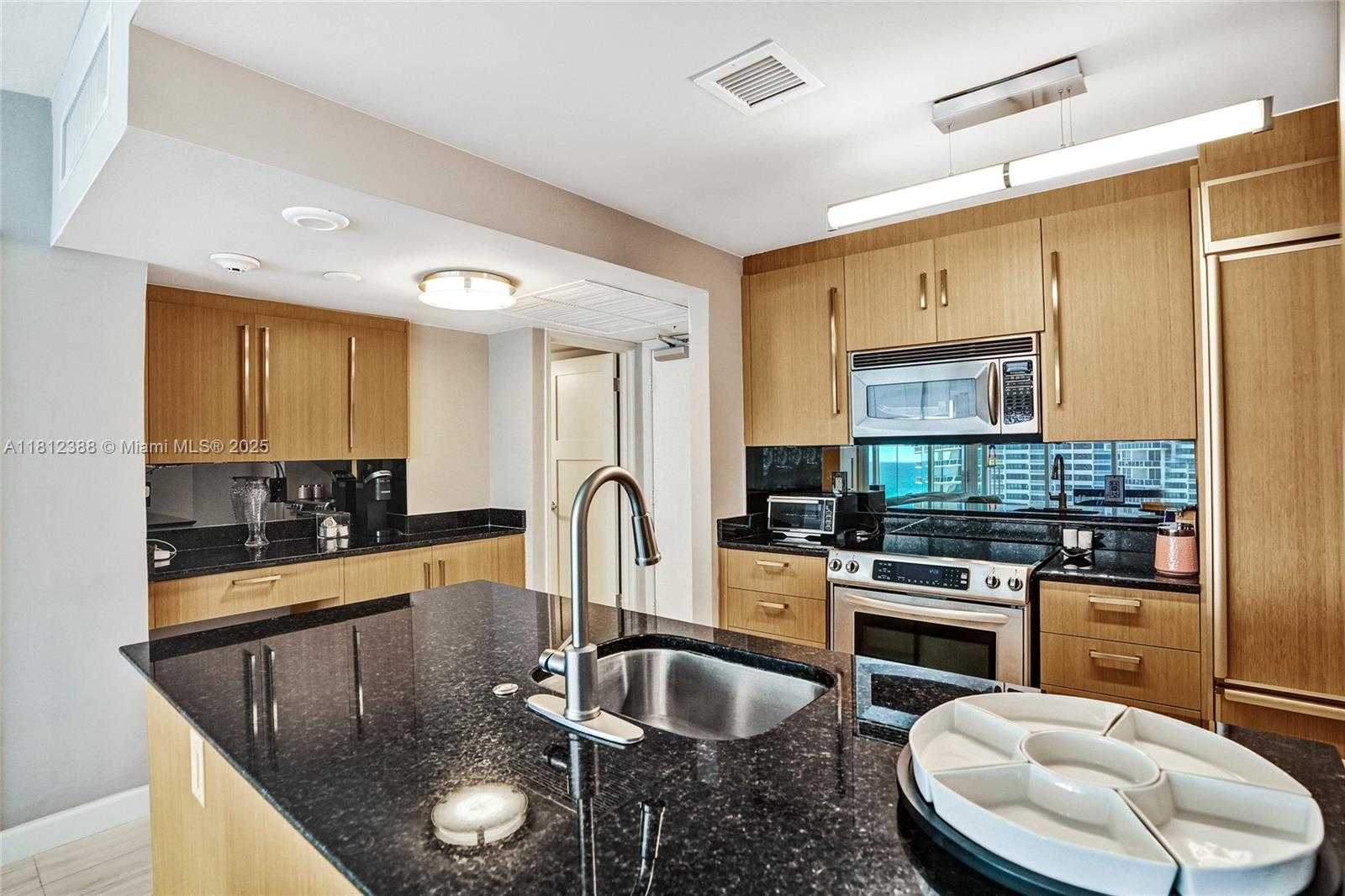 Small Image of 10275 COLLINS AVE #1116, Bal Harbour Number 5