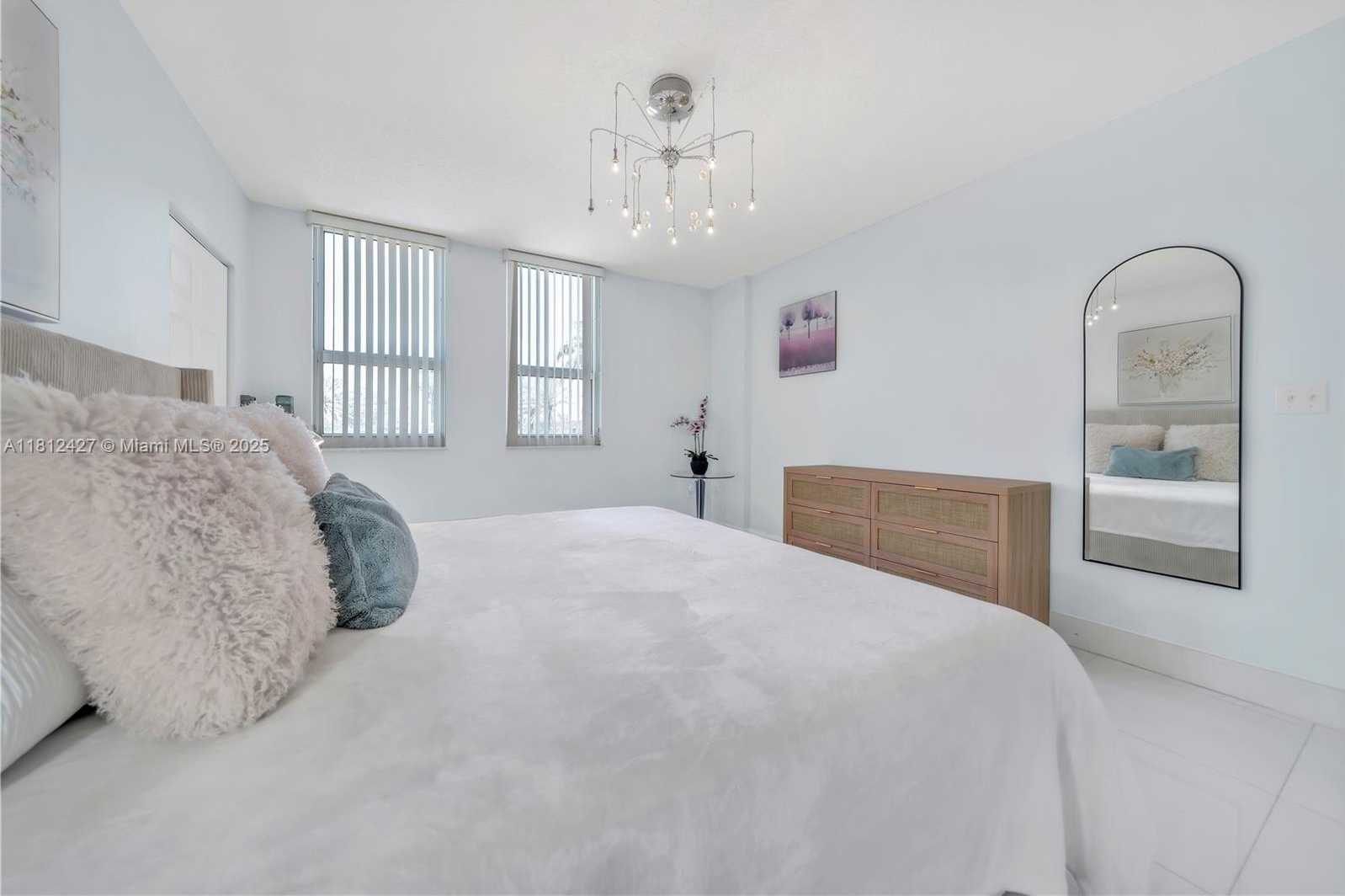 Small Image of 2080 SOUTH OCEAN DR #202, Hallandale Beach Number 11