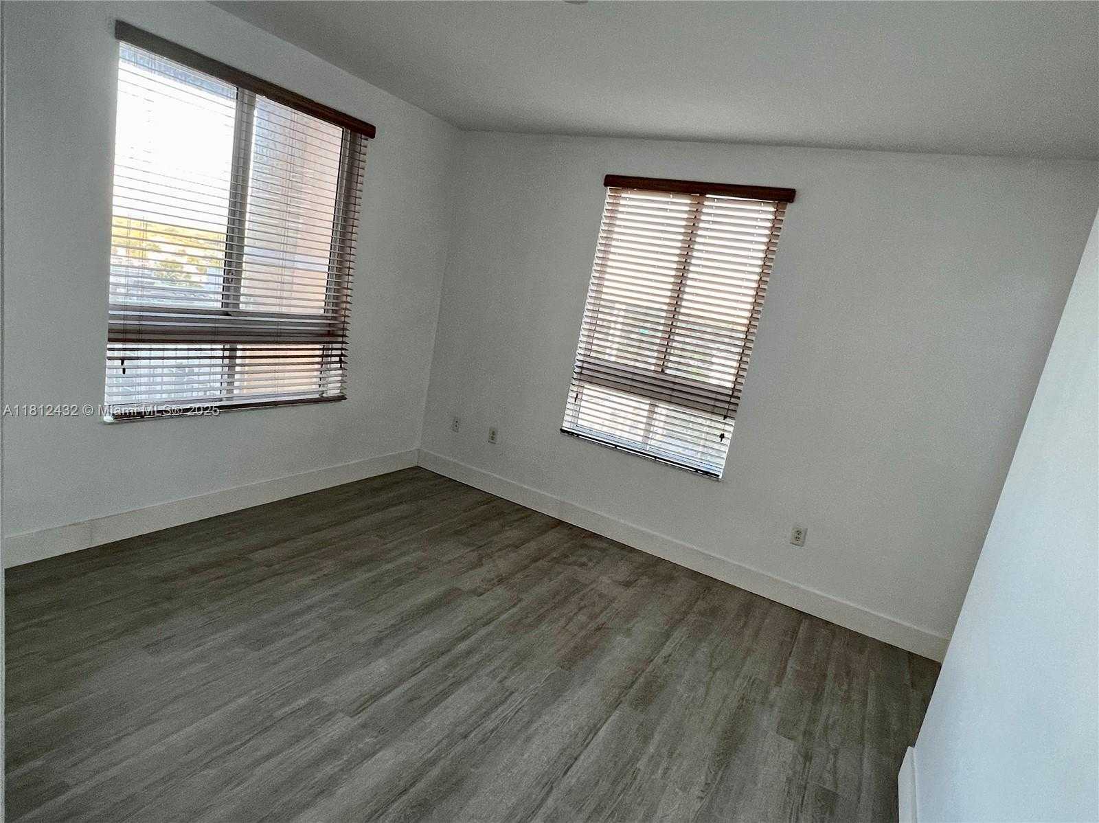 Small Image of 7350 #1211S, Miami Number 15