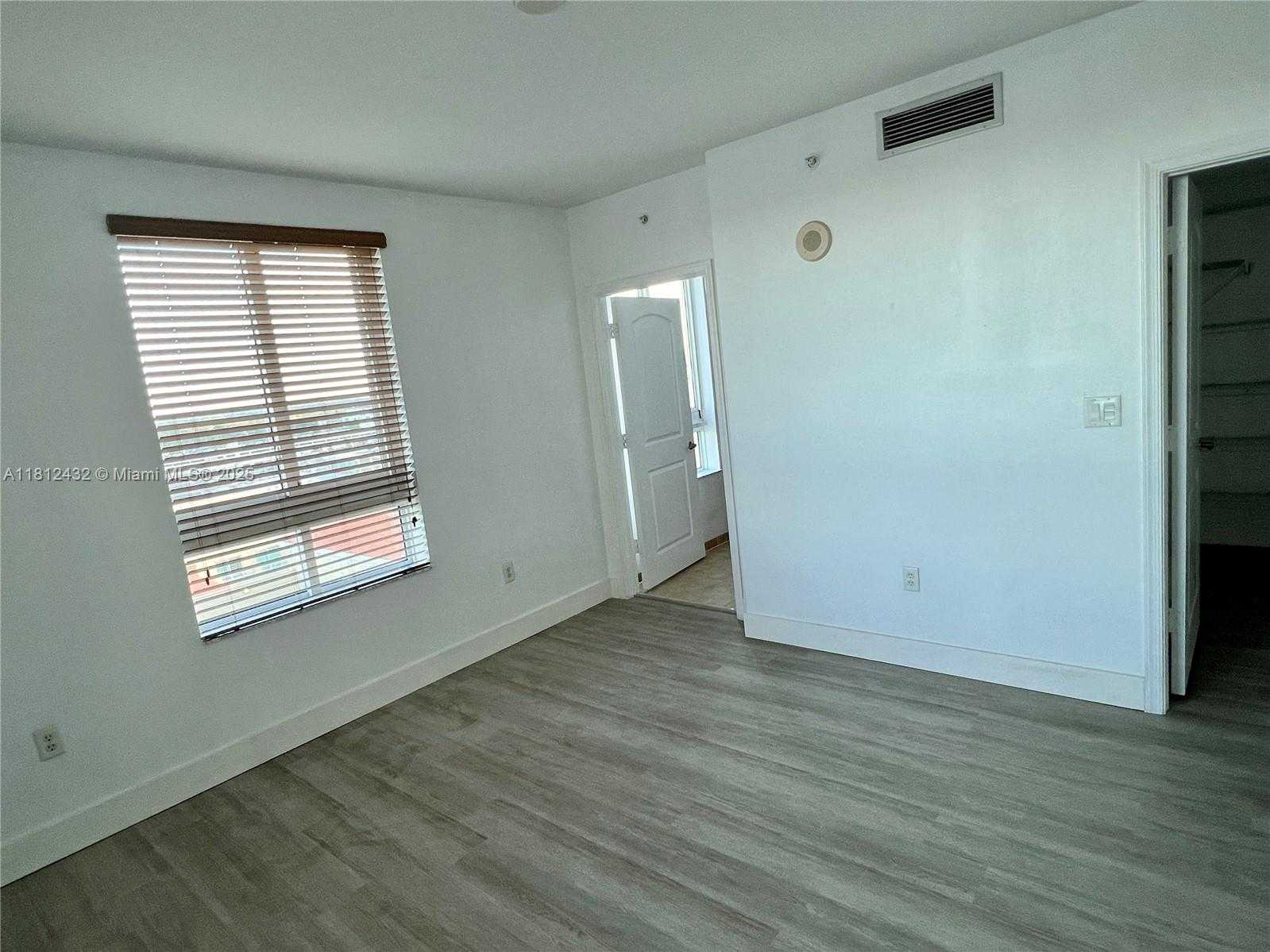 Small Image of 7350 #1211S, Miami Number 16