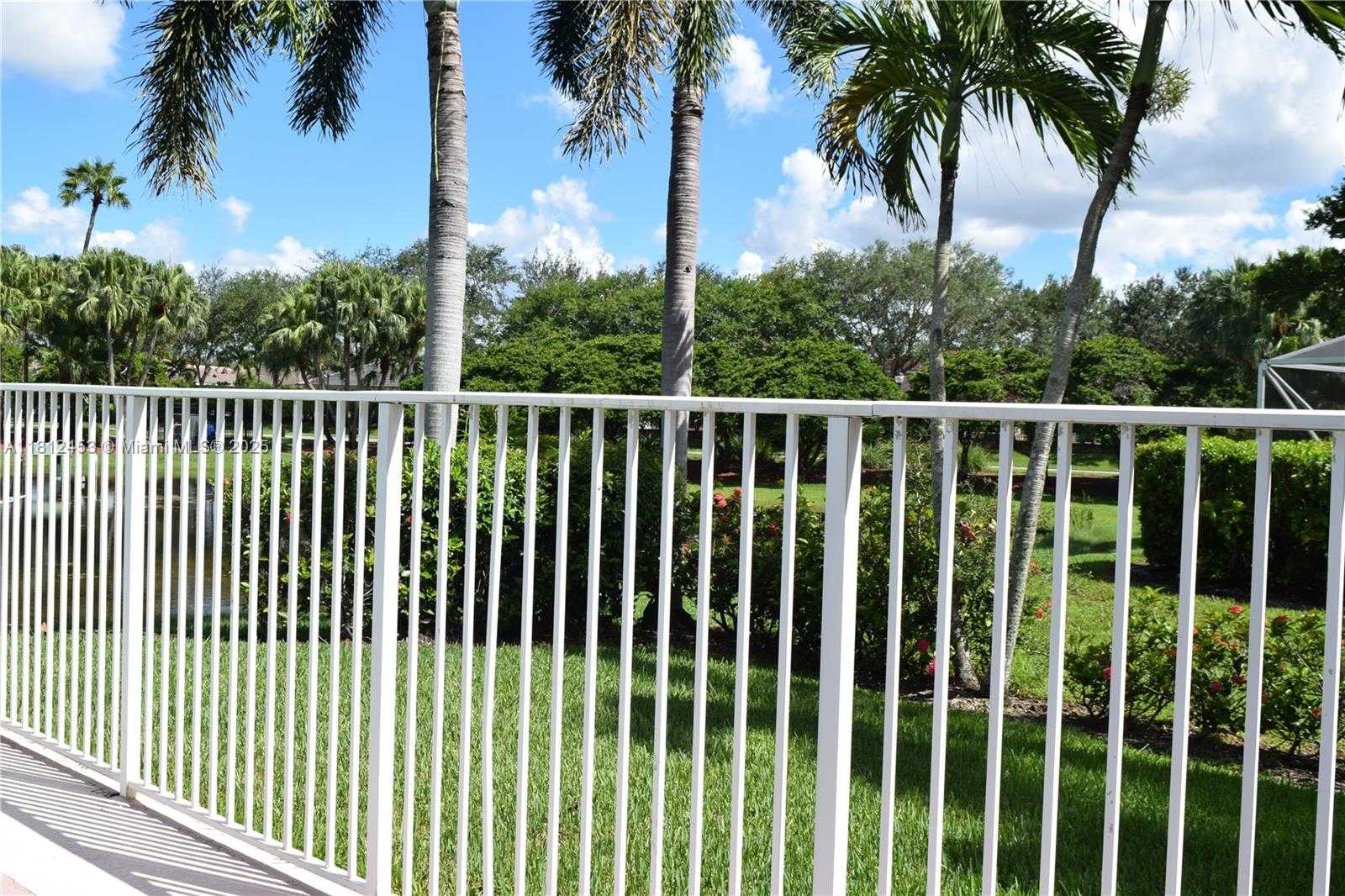 Small Image of 991 CRESTVIEW CIR, Weston Number 15