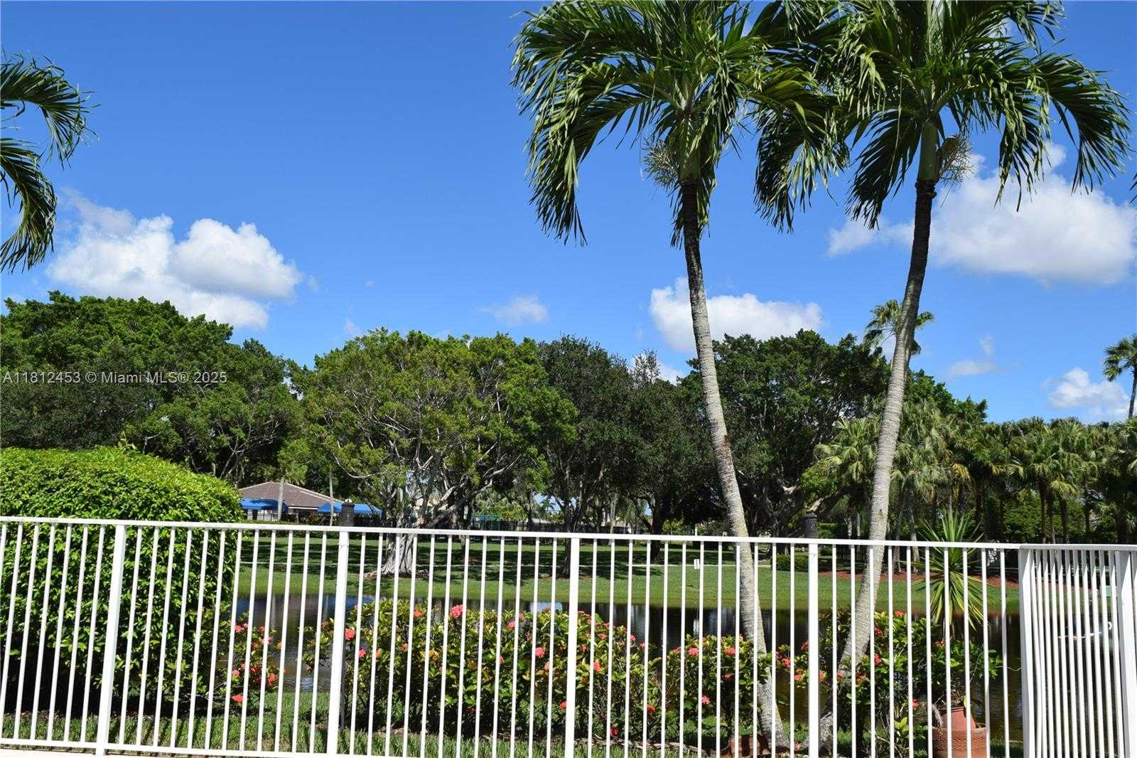 Small Image of 991 CRESTVIEW CIR, Weston Number 17