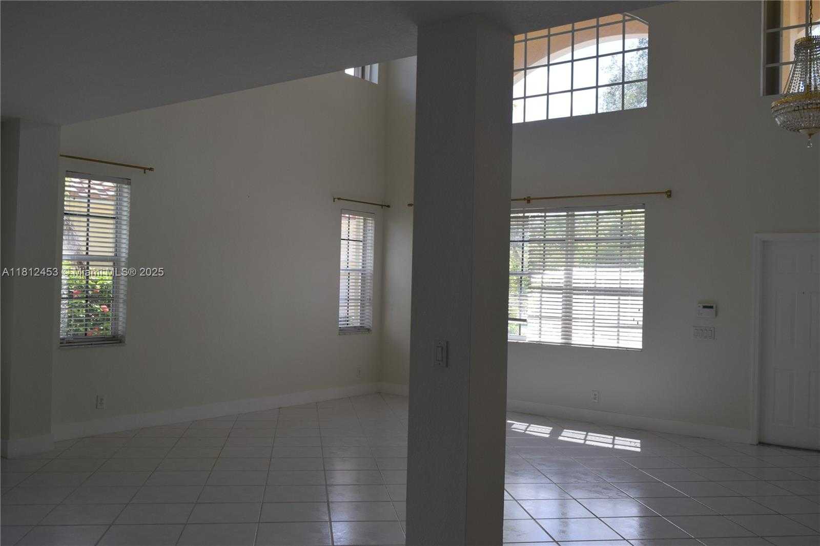 Small Image of 991 CRESTVIEW CIR, Weston Number 19