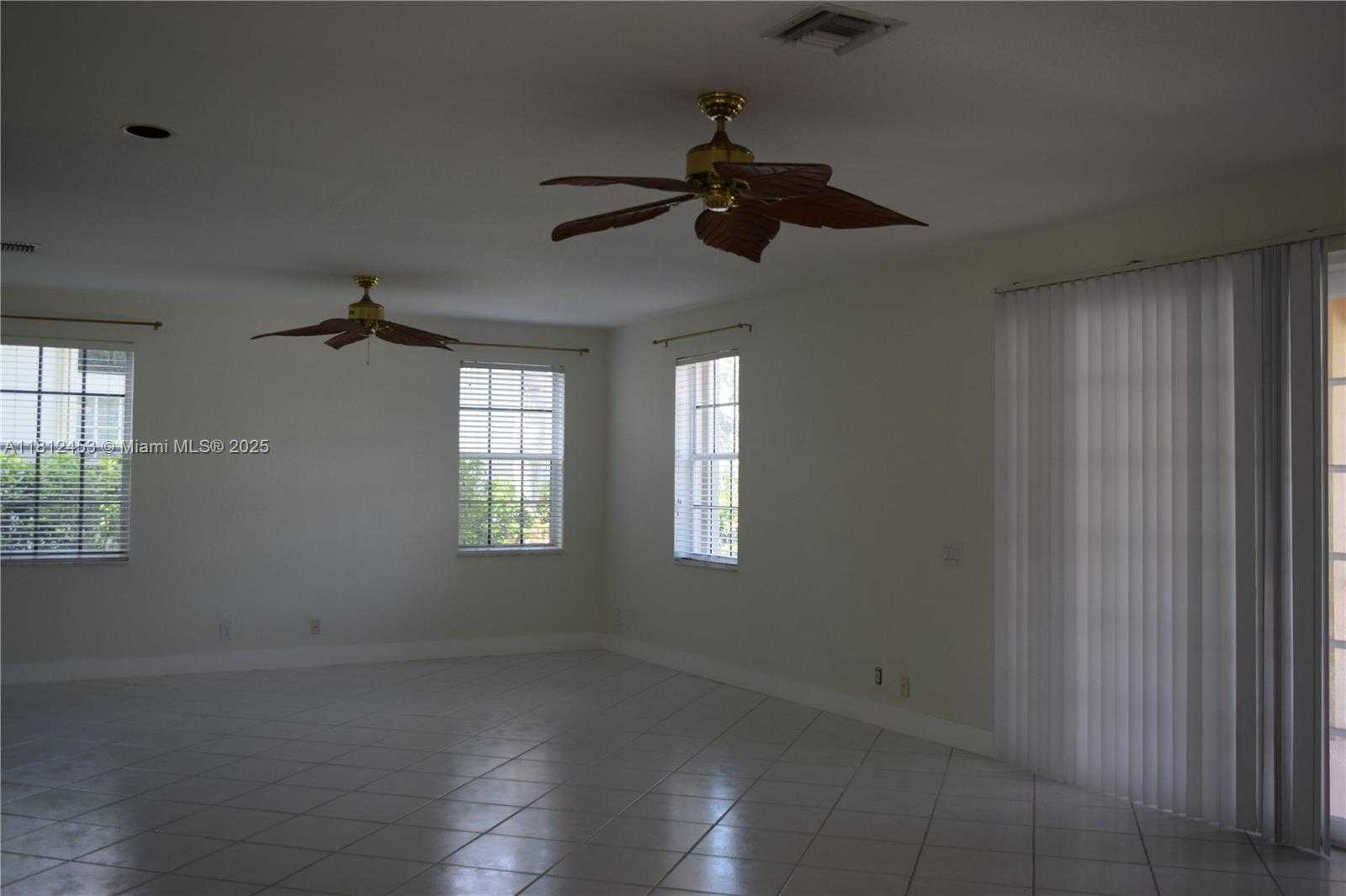 Small Image of 991 CRESTVIEW CIR, Weston Number 20