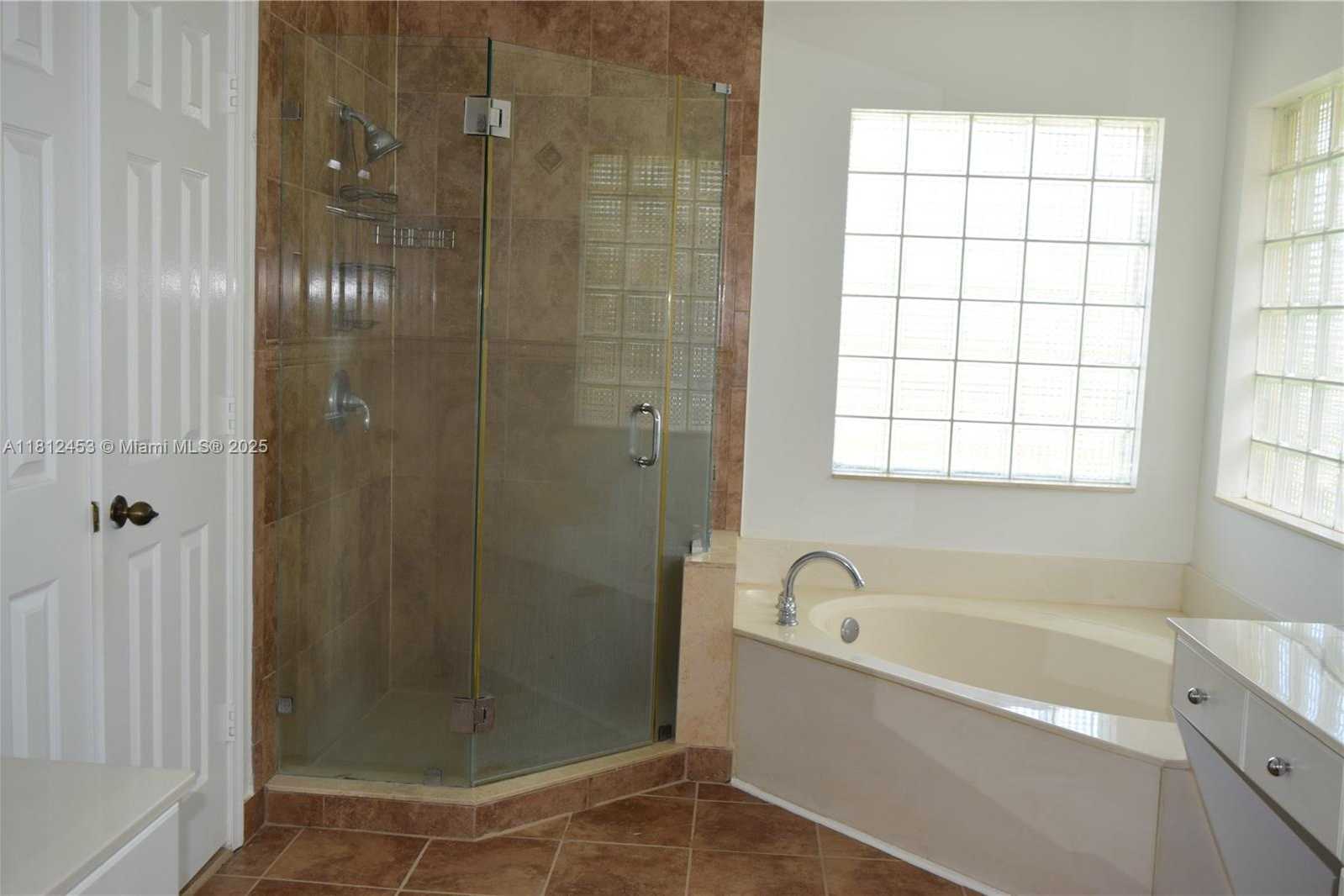 Small Image of 991 CRESTVIEW CIR, Weston Number 27