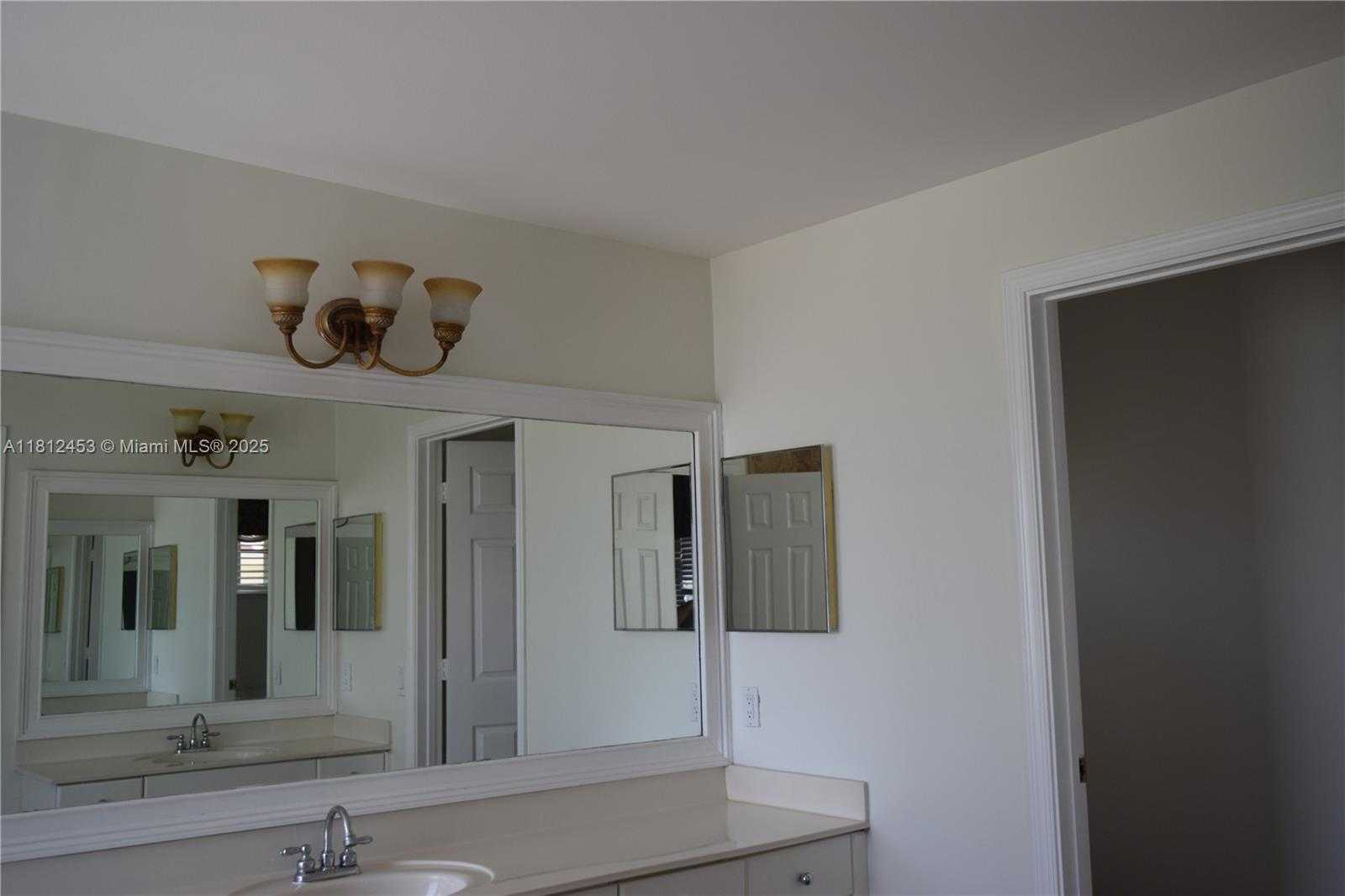 Small Image of 991 CRESTVIEW CIR, Weston Number 30