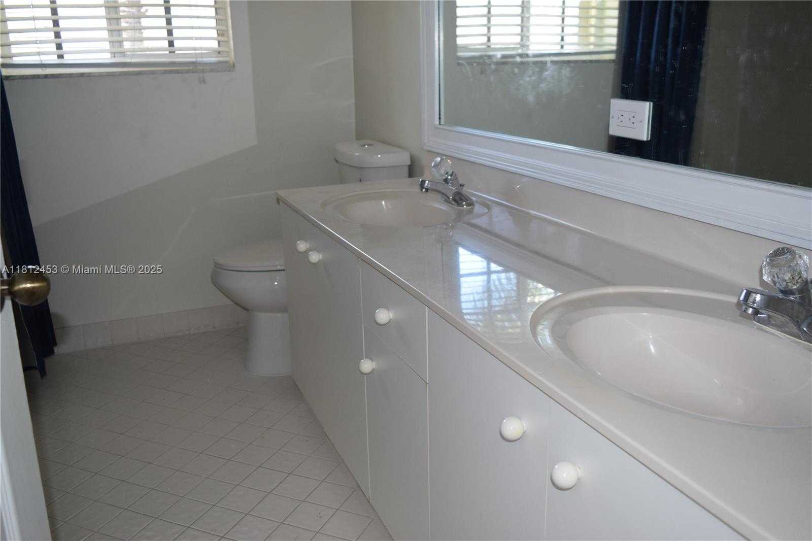 Small Image of 991 CRESTVIEW CIR, Weston Number 36
