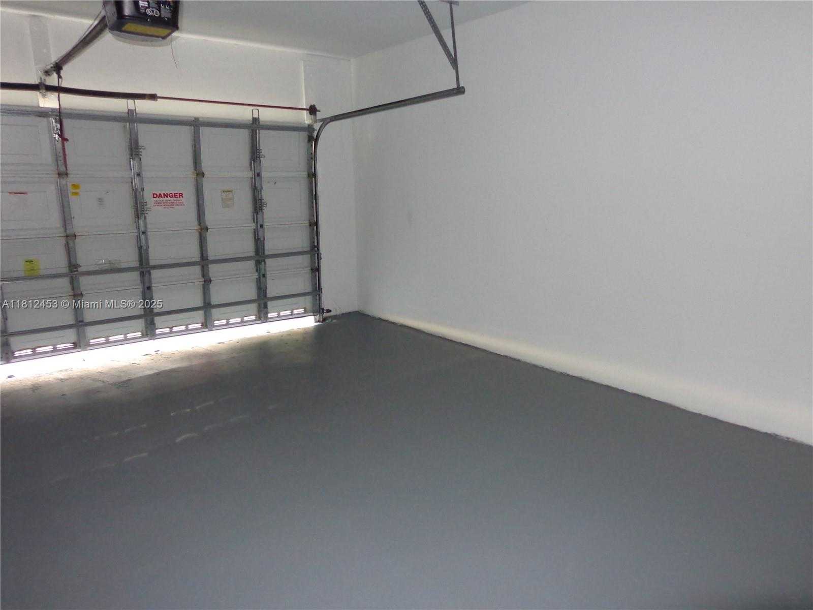 Small Image of 991 CRESTVIEW CIR, Weston Number 43