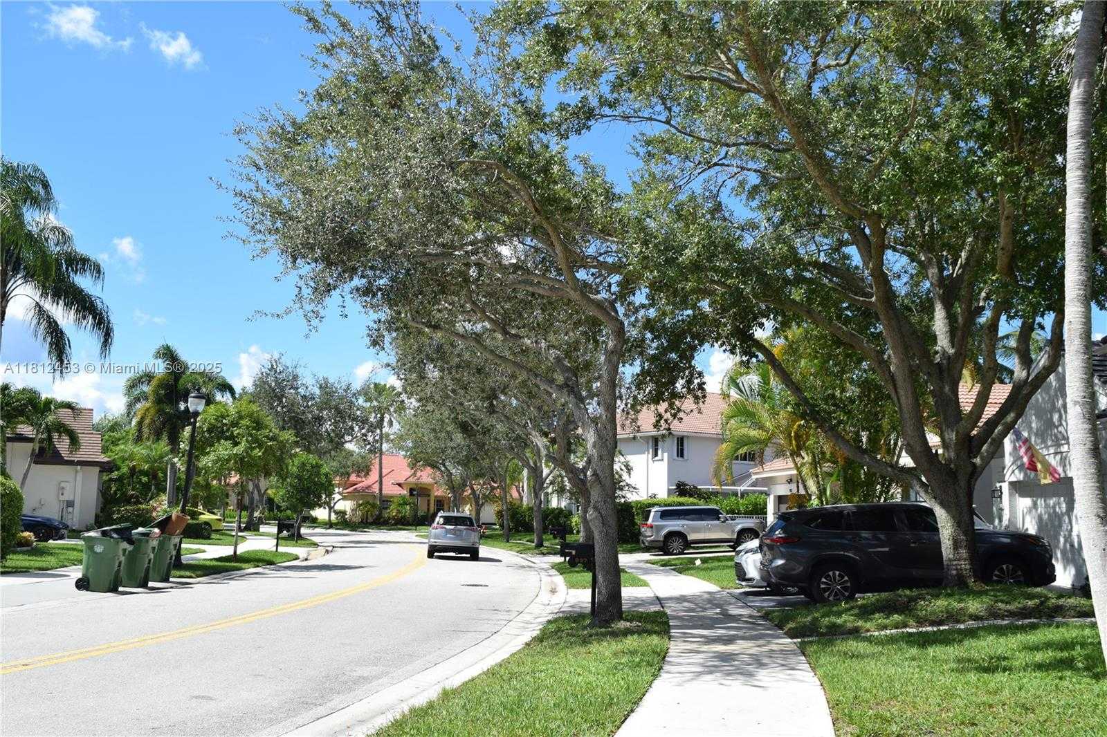 Small Image of 991 CRESTVIEW CIR, Weston Number 45