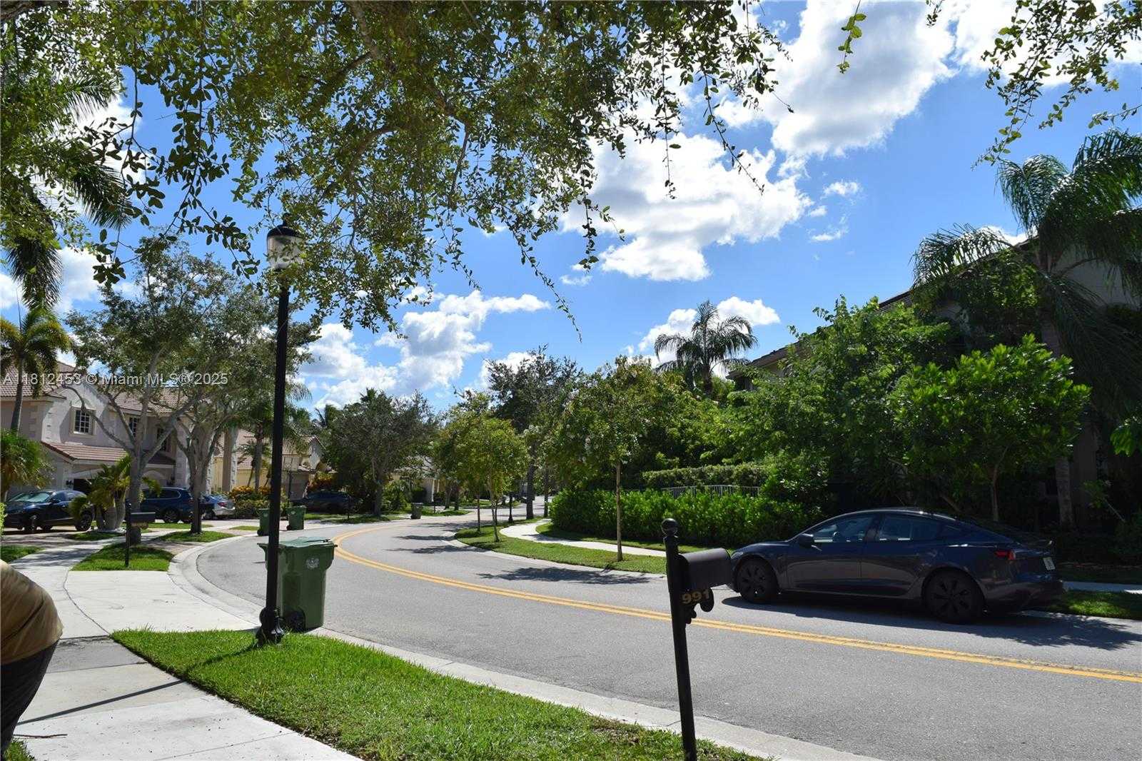 Small Image of 991 CRESTVIEW CIR, Weston Number 46