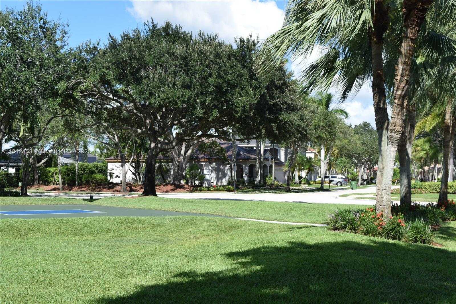 Small Image of 991 CRESTVIEW CIR, Weston Number 48