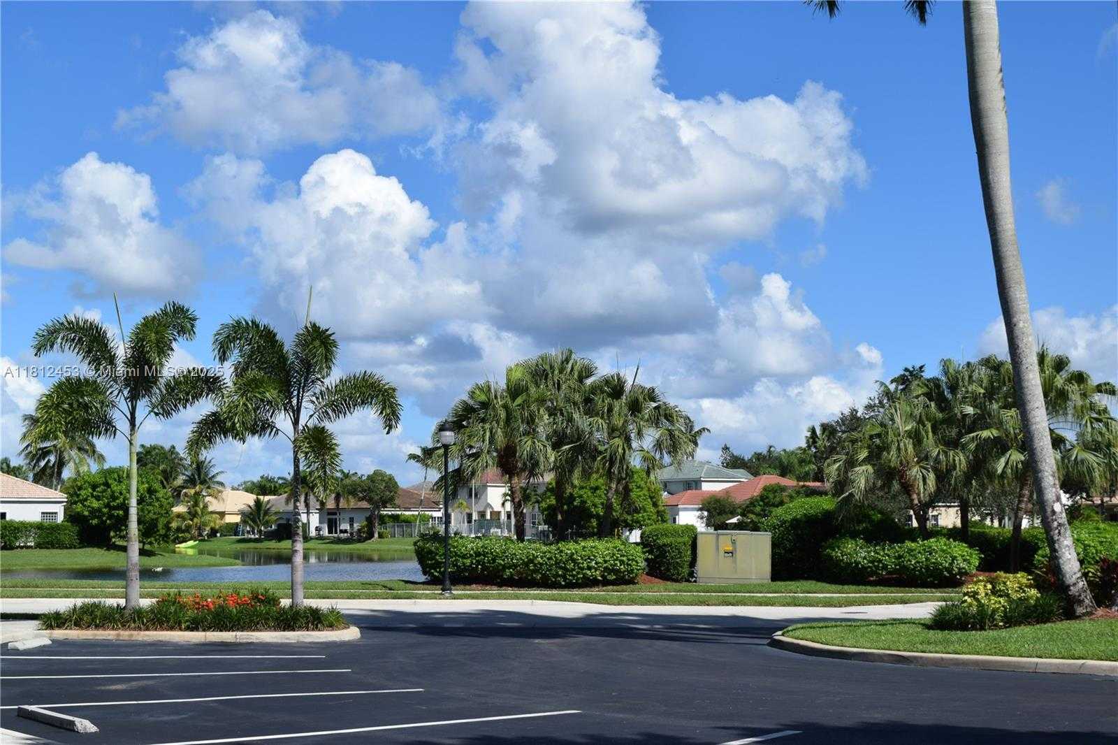 Small Image of 991 CRESTVIEW CIR, Weston Number 49