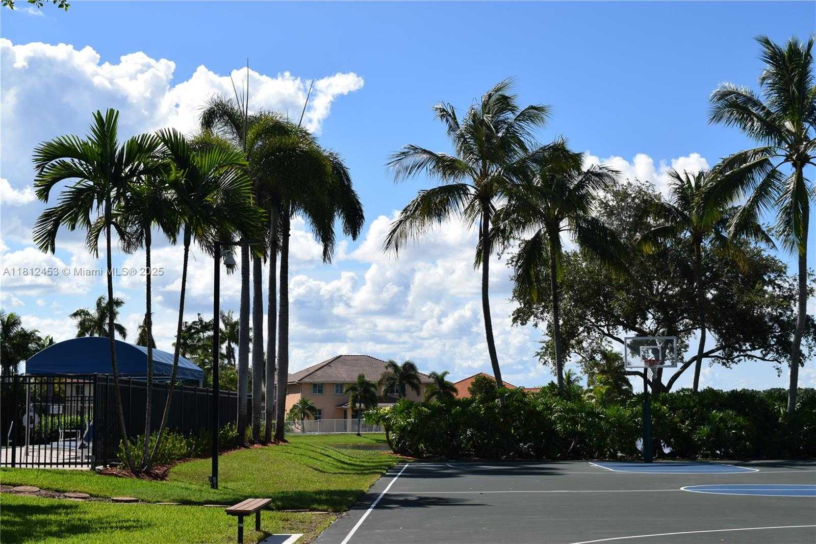 Small Image of 991 CRESTVIEW CIR, Weston Number 56