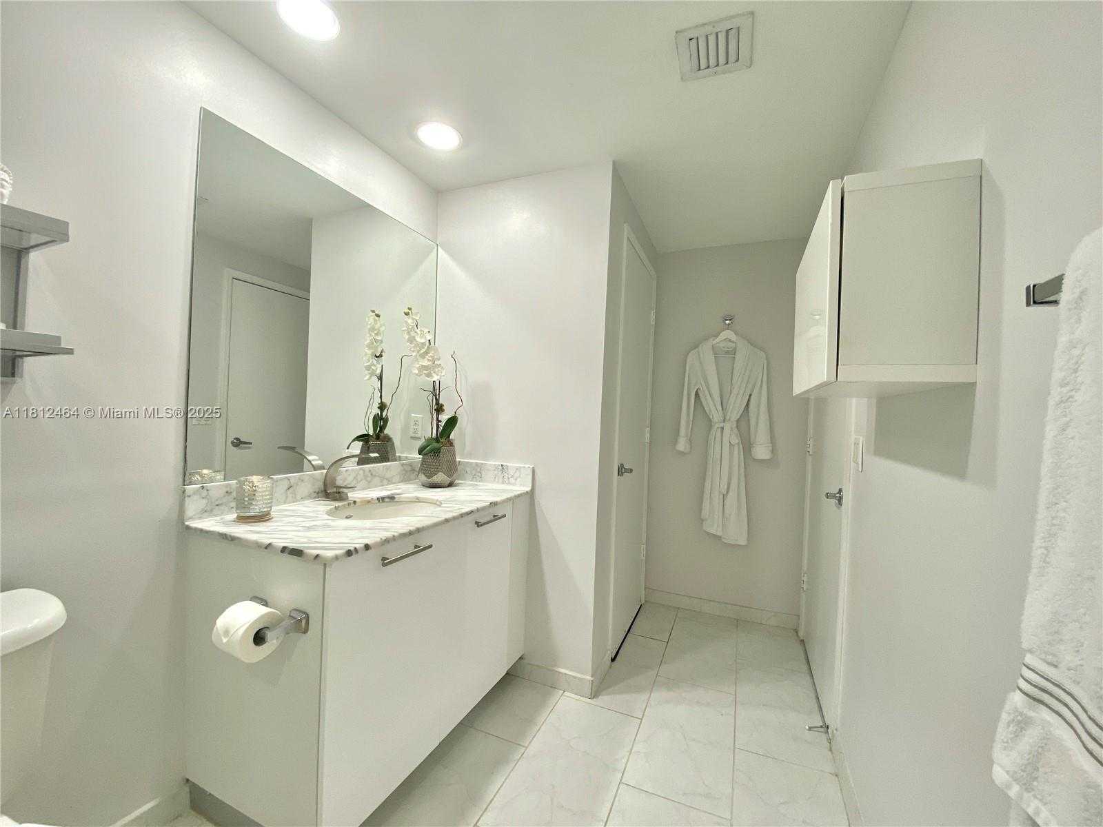 Small Image of 951 BRICKELL AVE #2409, Miami Number 12