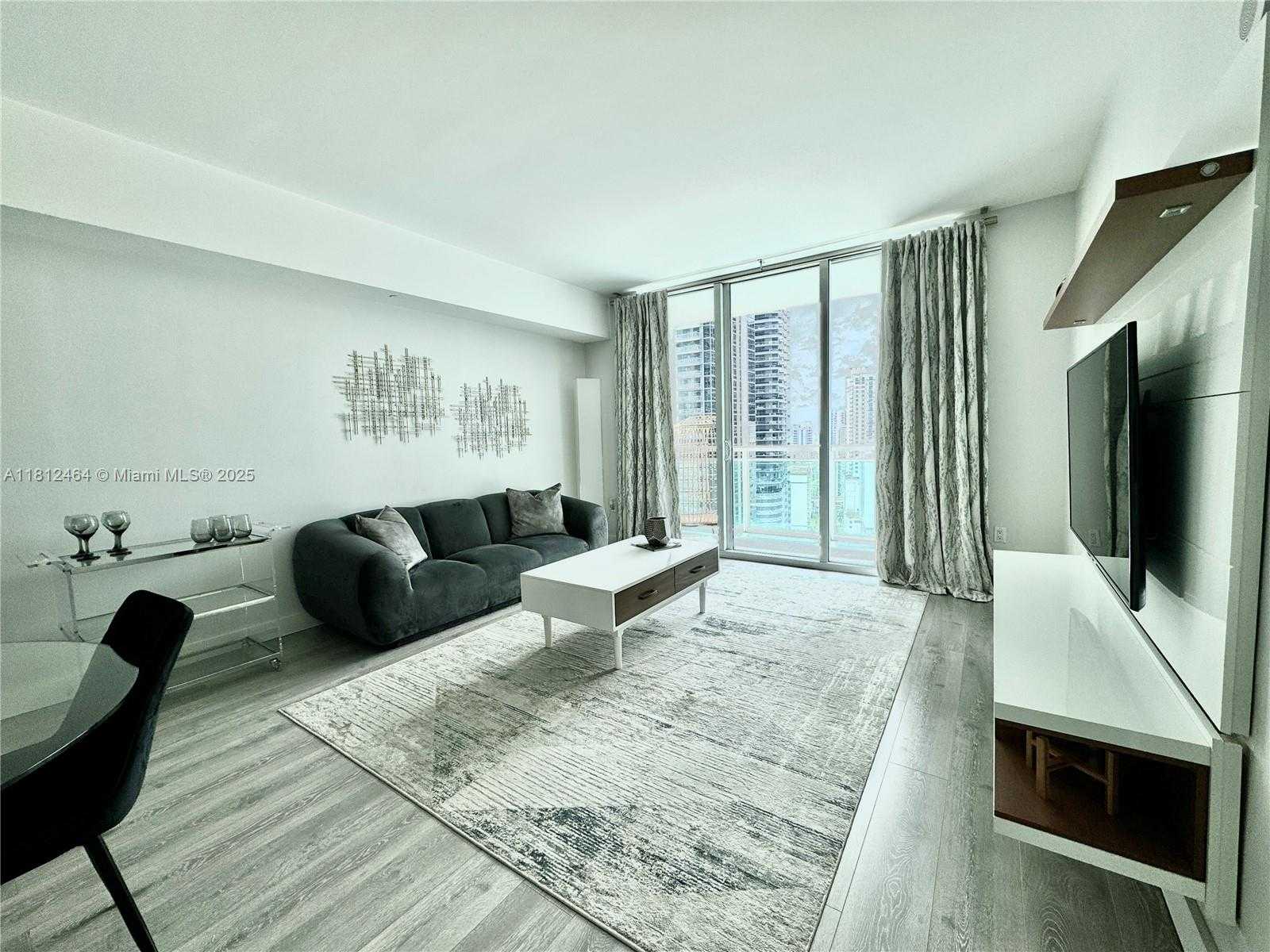 Small Image of 951 BRICKELL AVE #2409, Miami Number 3