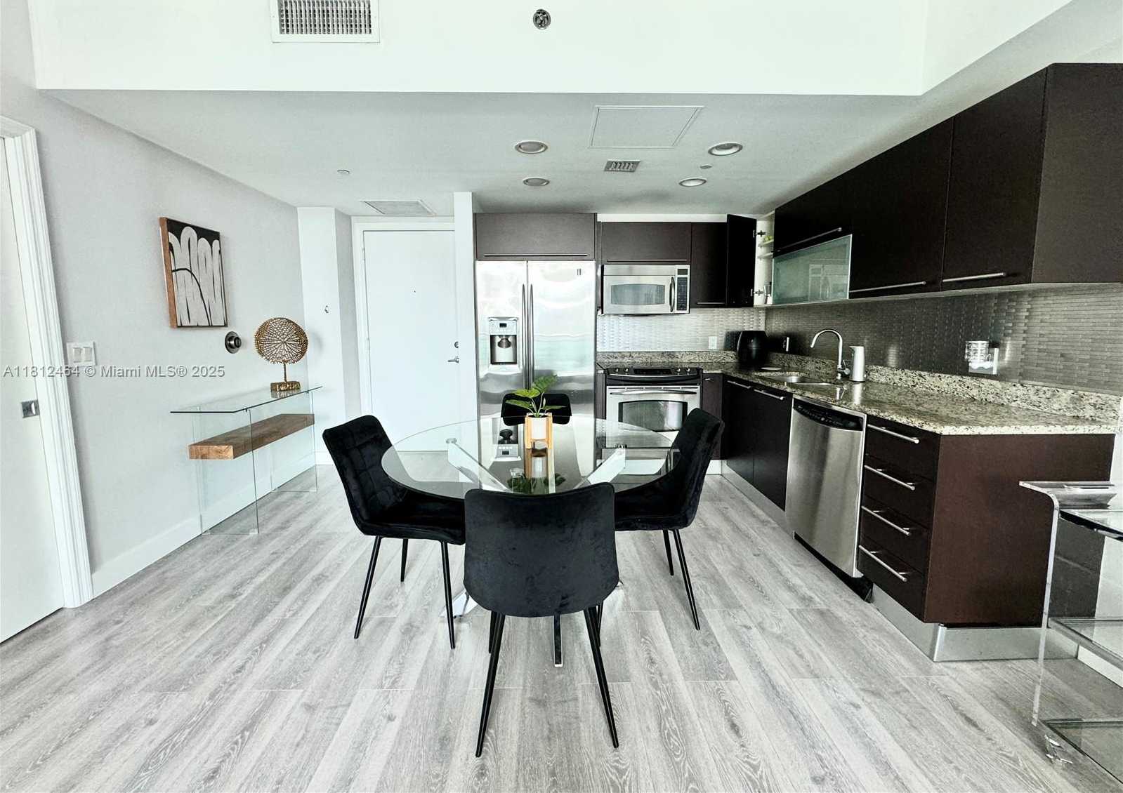 Small Image of 951 BRICKELL AVE #2409, Miami Number 5