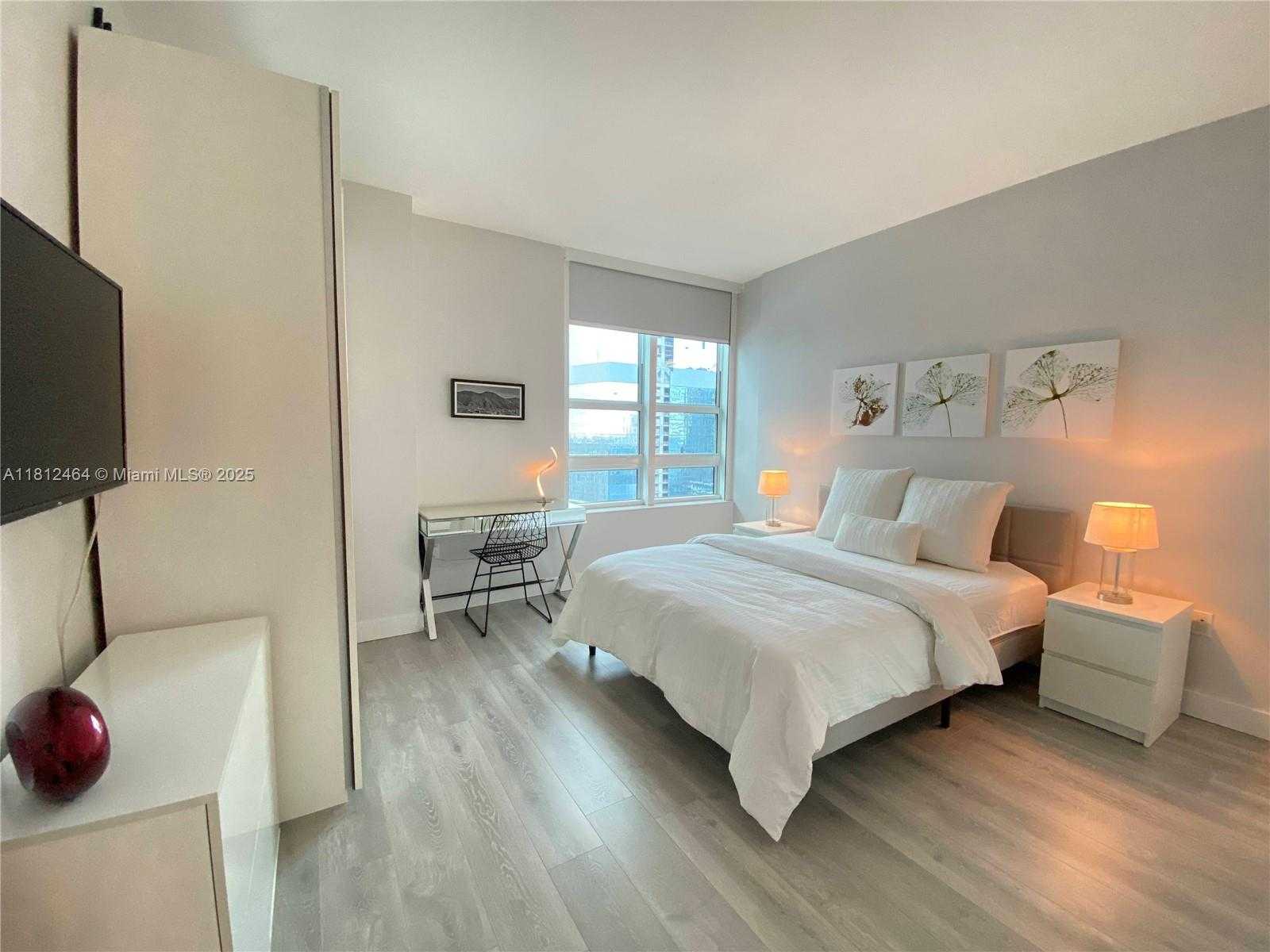 Small Image of 951 BRICKELL AVE #2409, Miami Number 6