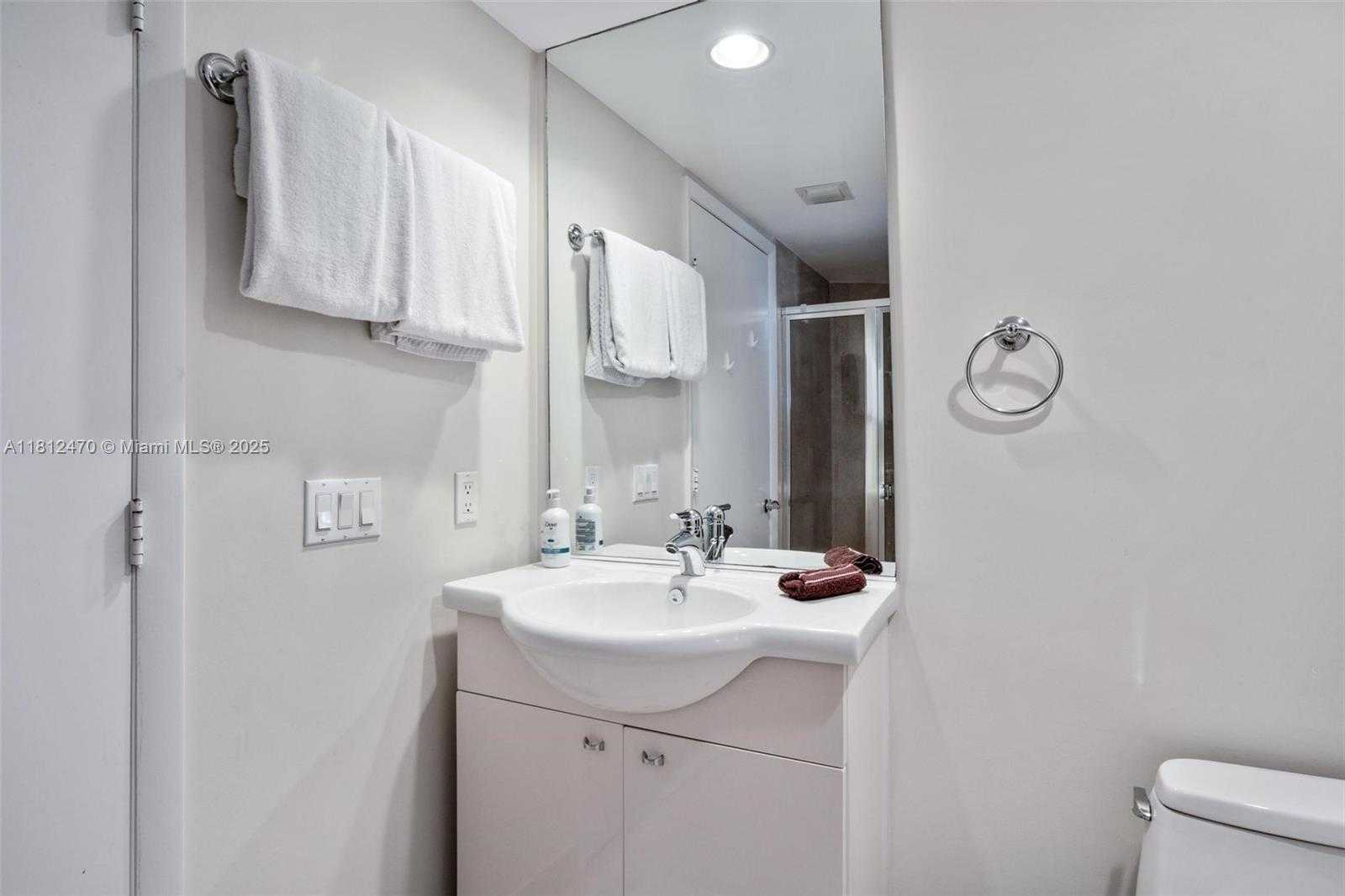 Small Image of 1830 SOUTH OCEAN DR #1406, Hallandale Beach Number 16