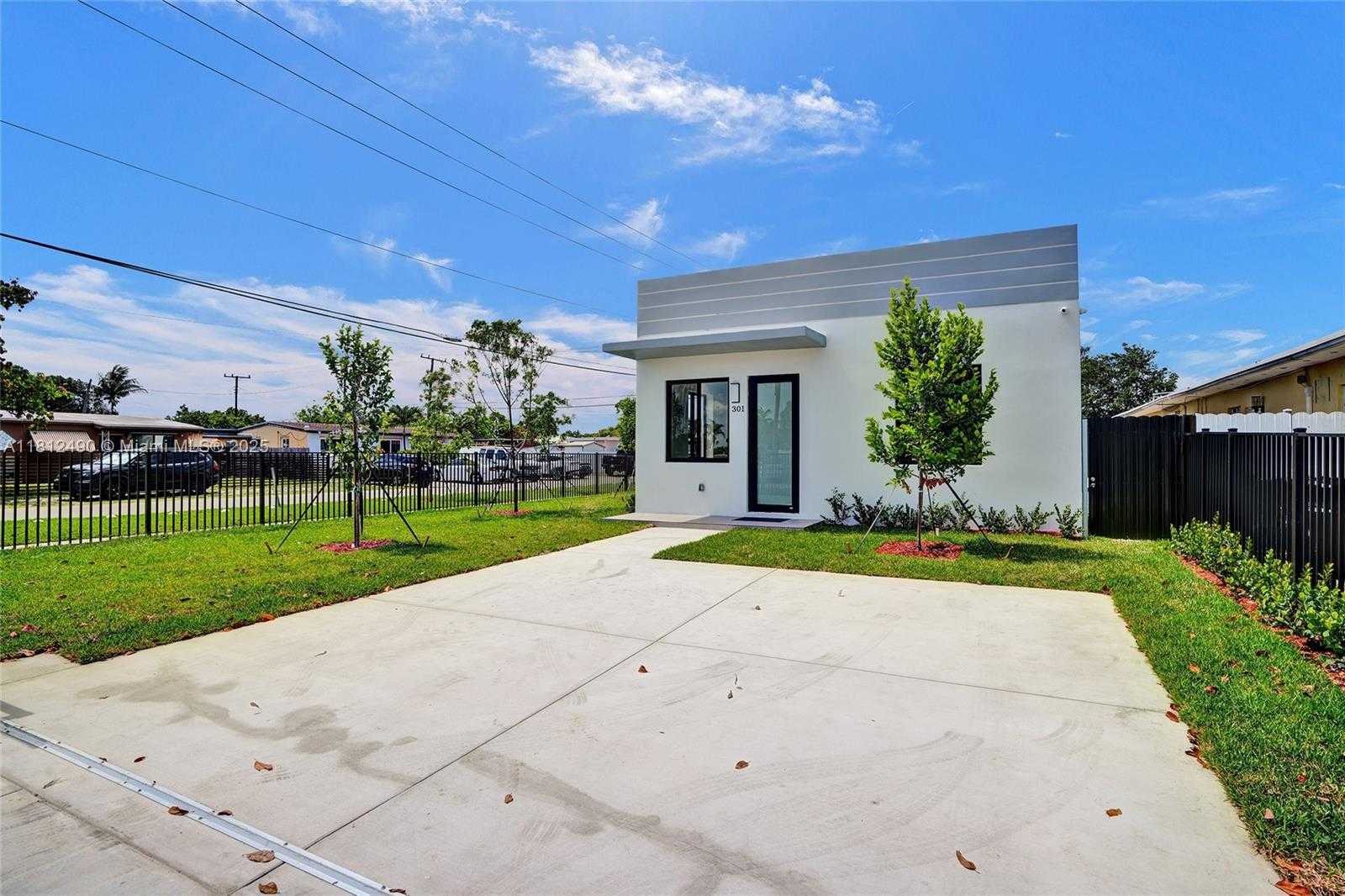 Small Image of 301 EAST 51ST ST, Hialeah Number 10