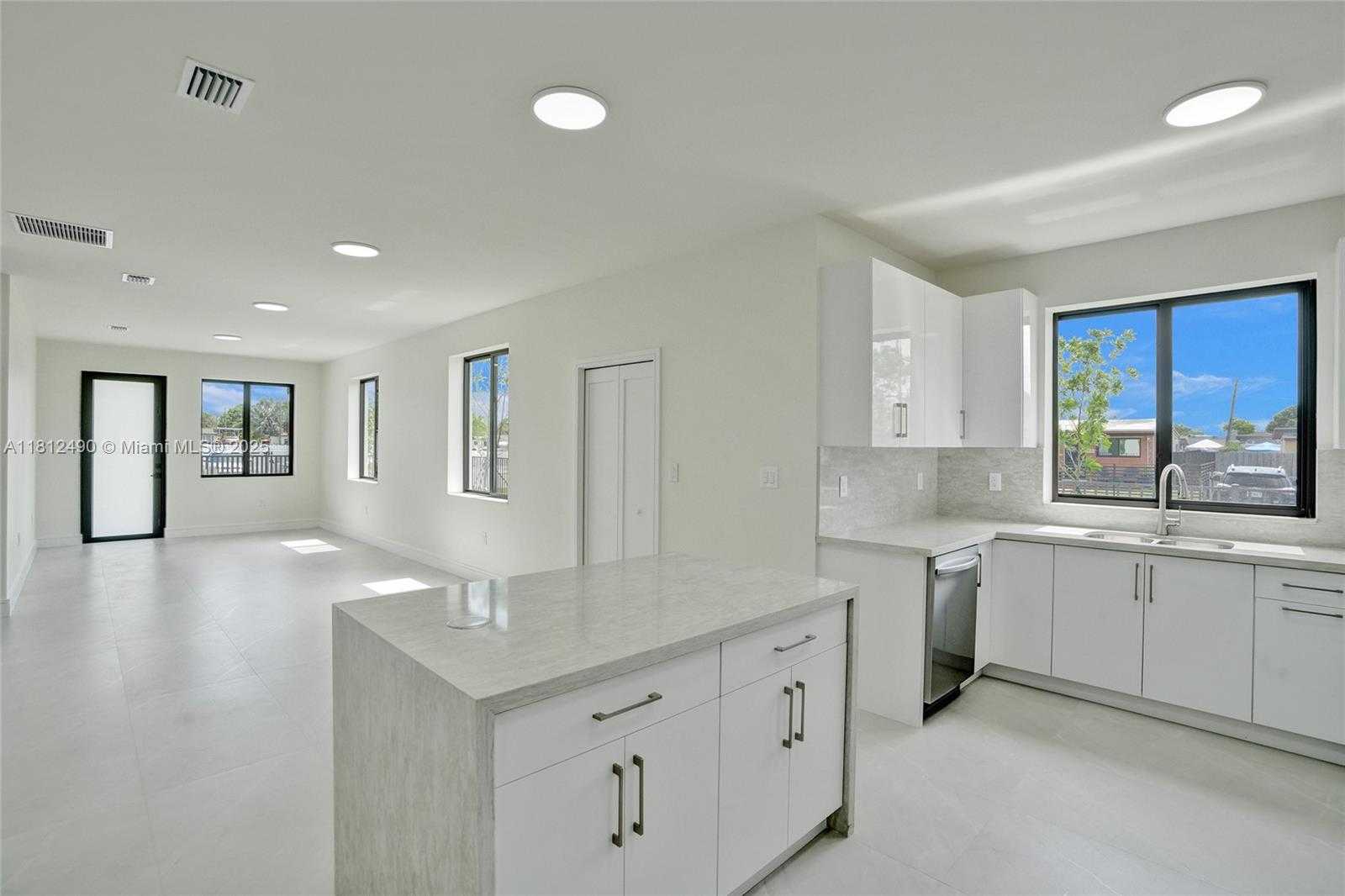 Small Image of 301 EAST 51ST ST, Hialeah Number 17