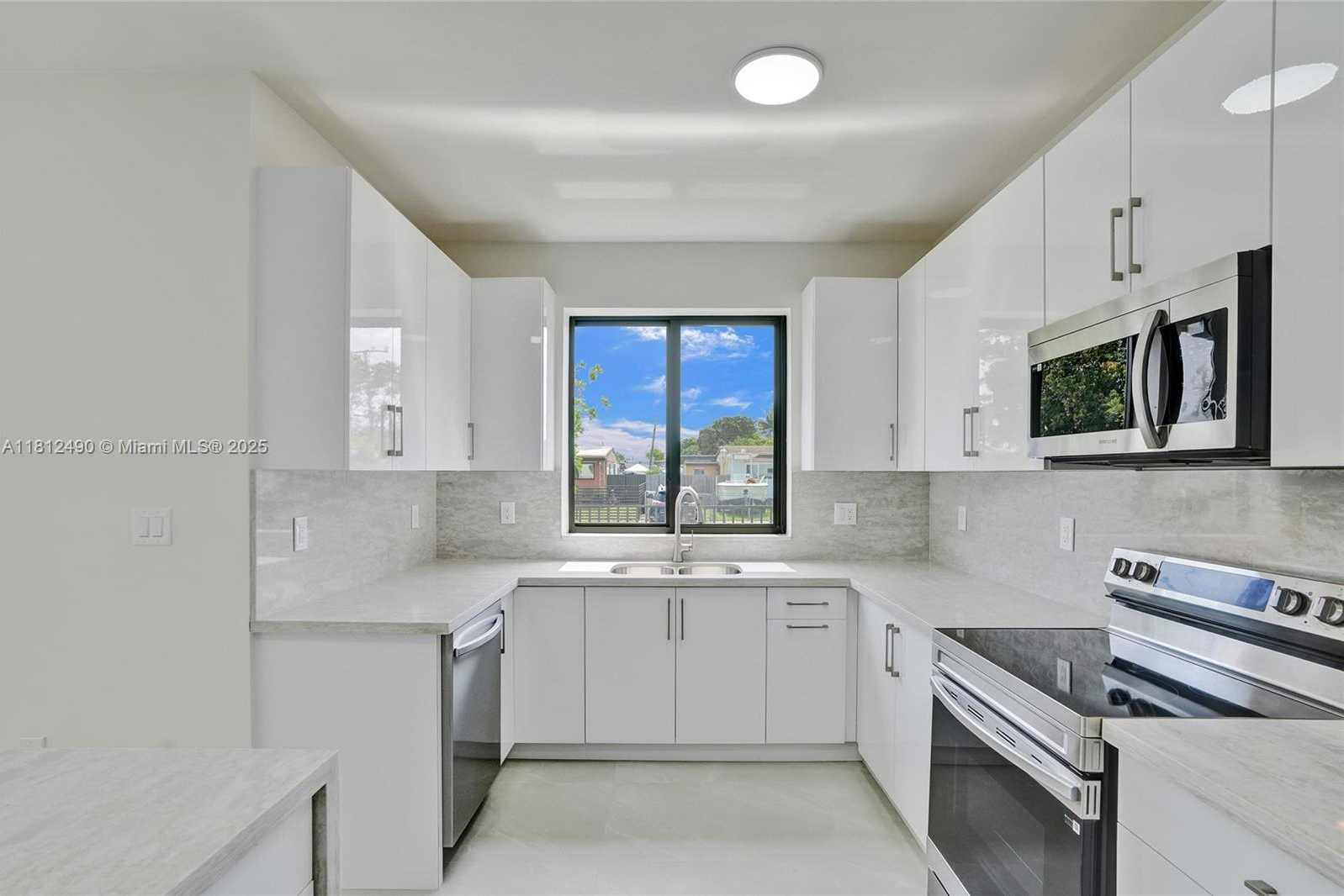 Small Image of 301 EAST 51ST ST, Hialeah Number 18