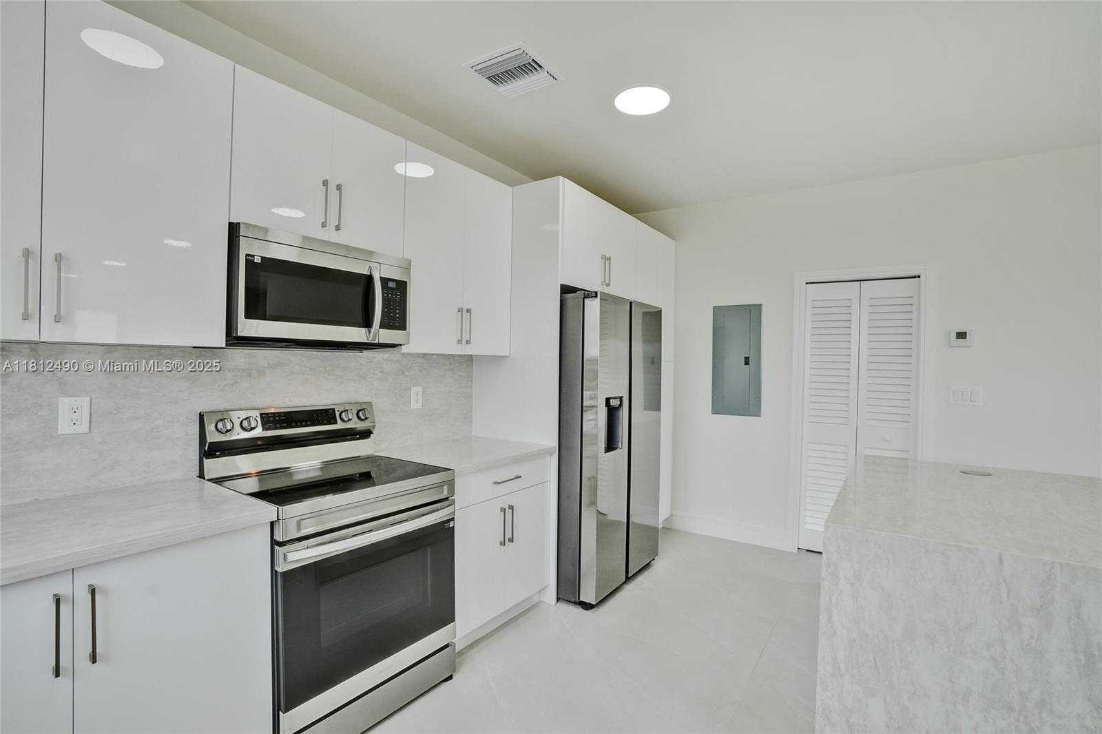 Small Image of 301 EAST 51ST ST, Hialeah Number 19