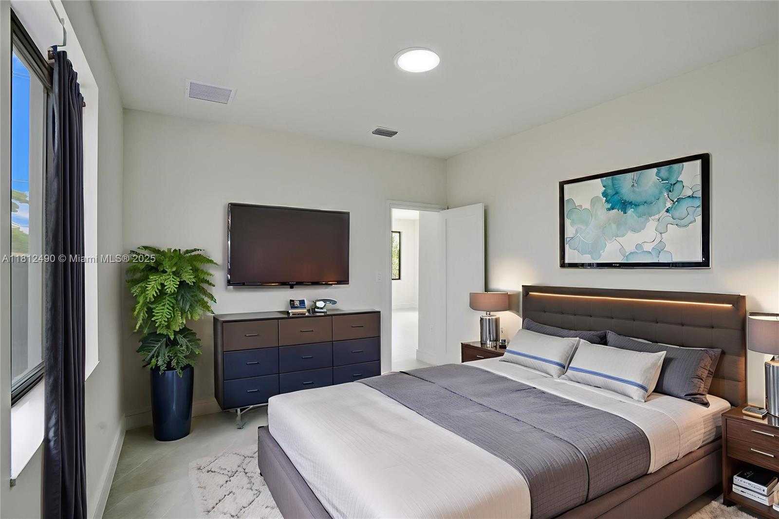 Small Image of 301 EAST 51ST ST, Hialeah Number 7