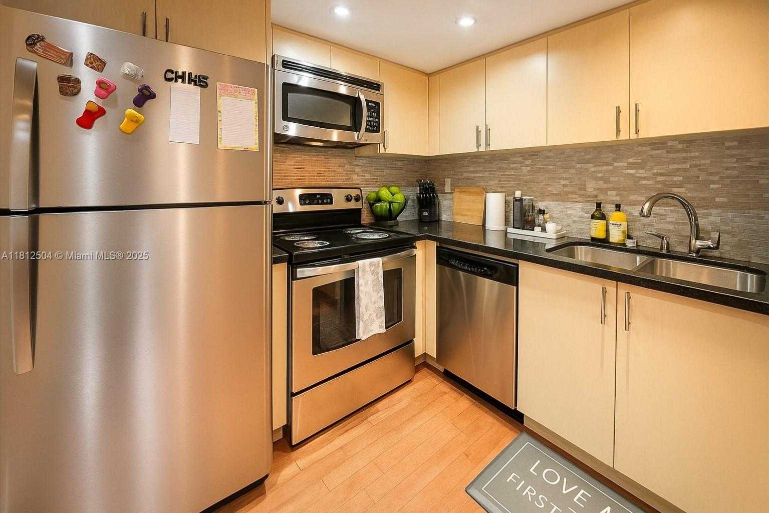 Small Image of 1000 WEST AVE #807, Miami Beach Number 4