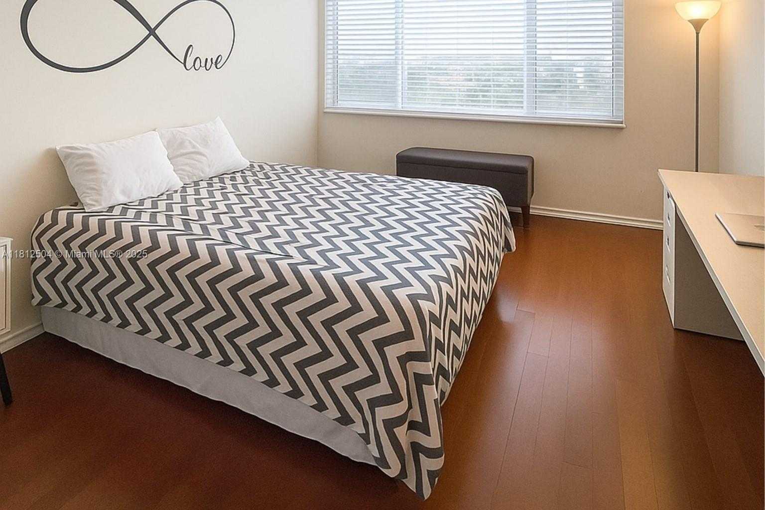 Small Image of 1000 WEST AVE #807, Miami Beach Number 7