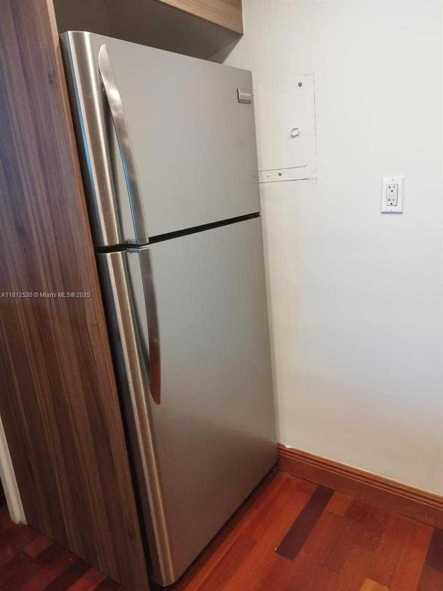 Small Image of 5401 COLLINS AVE #1110, Miami Beach Number 12