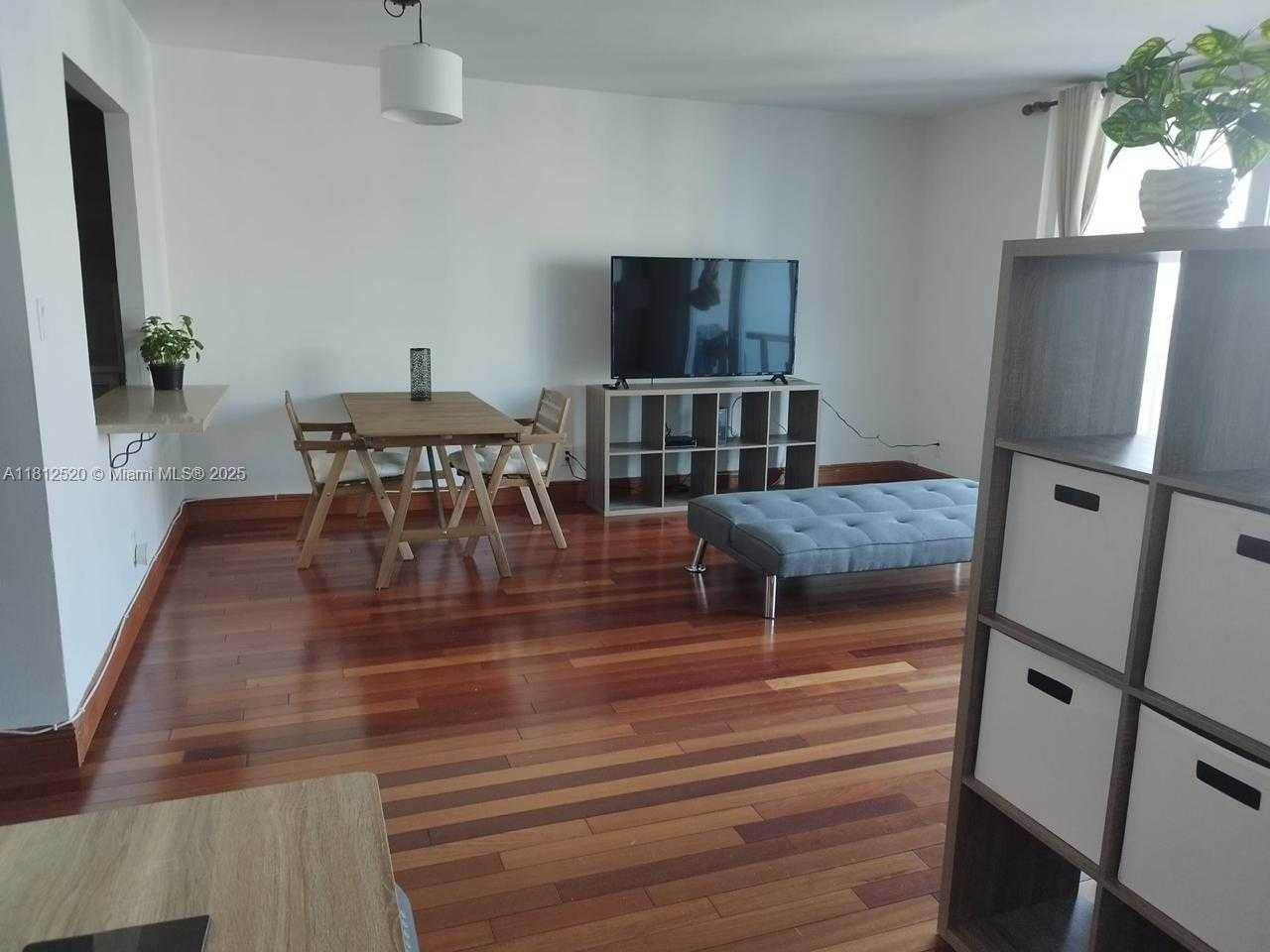 Small Image of 5401 COLLINS AVE #1110, Miami Beach Number 15