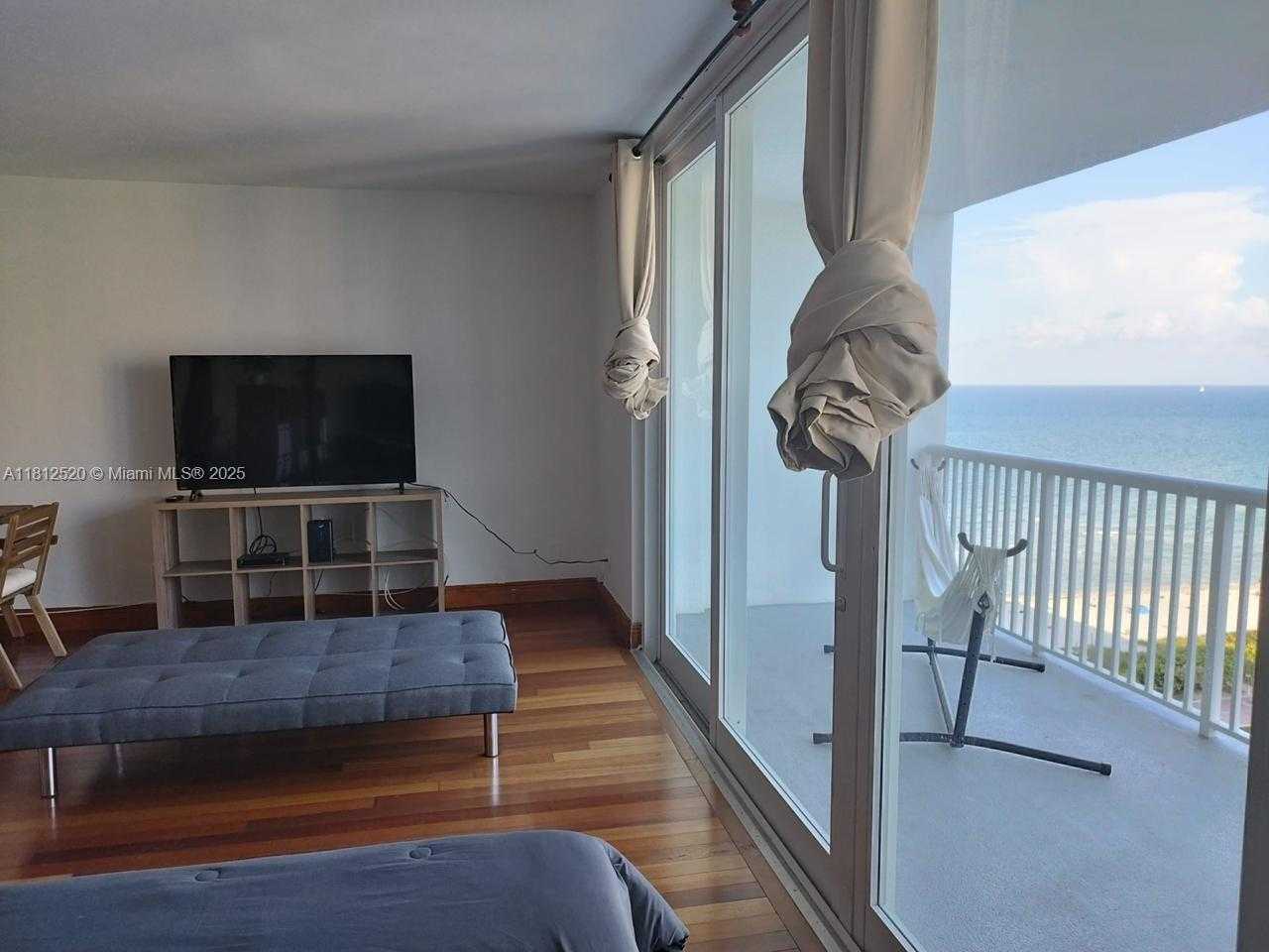 Small Image of 5401 COLLINS AVE #1110, Miami Beach Number 17
