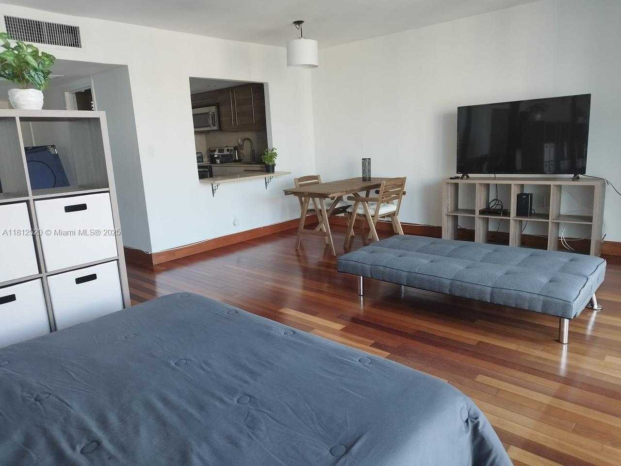 Small Image of 5401 COLLINS AVE #1110, Miami Beach Number 18