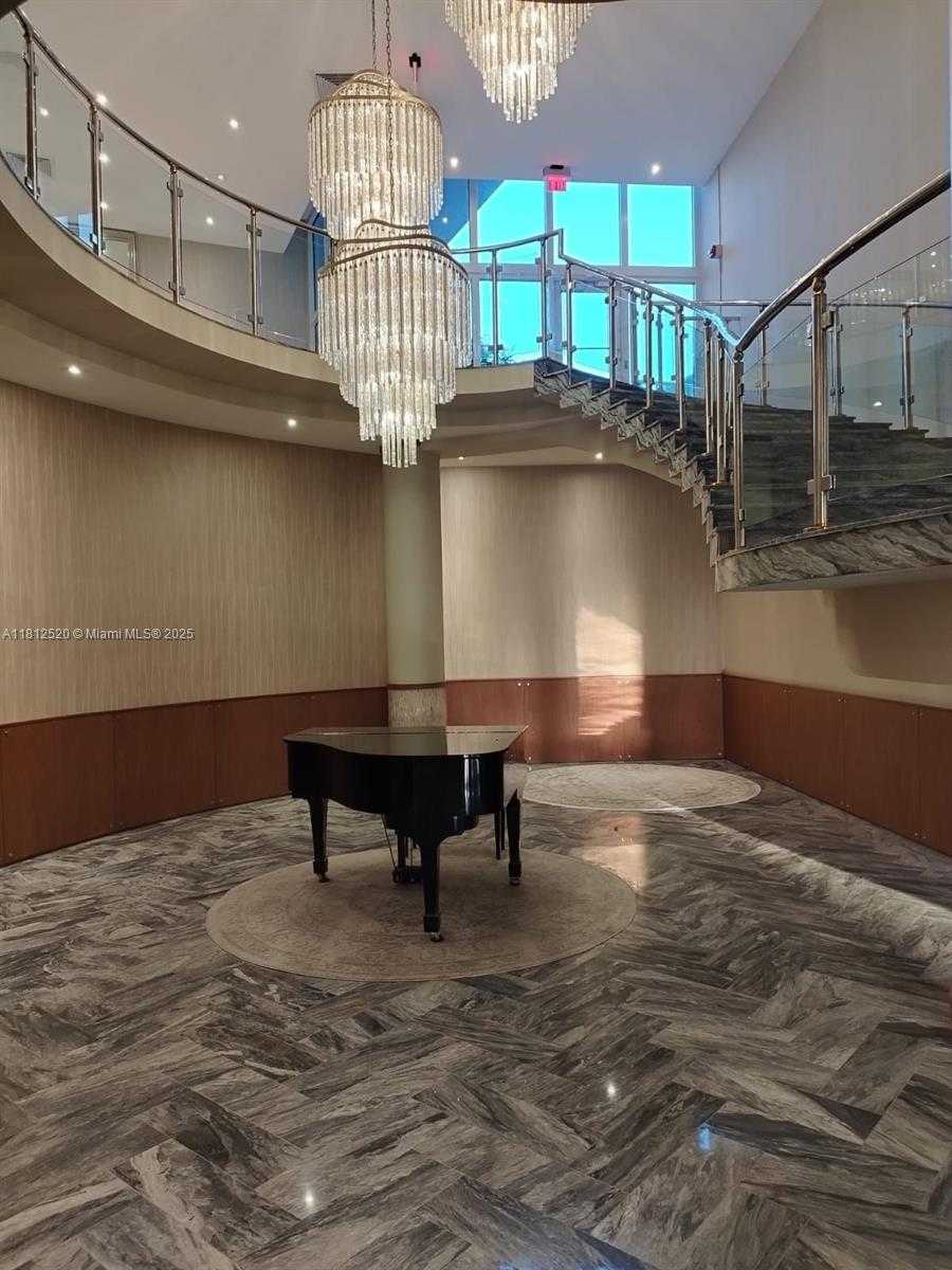 Small Image of 5401 COLLINS AVE #1110, Miami Beach Number 24