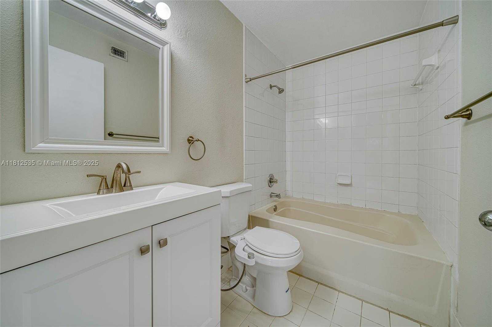 Small Image of 4540 NORTH WEST 107TH AVE #305-11, Doral Number 14