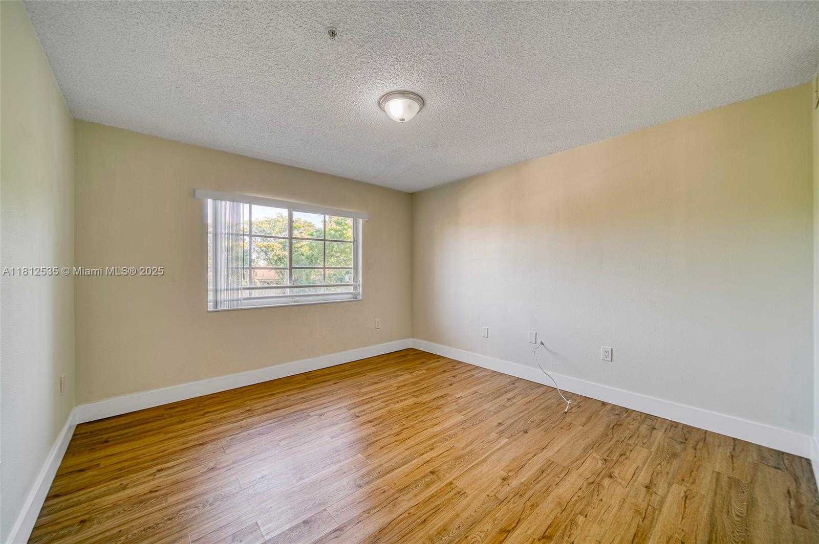 Small Image of 4540 NORTH WEST 107TH AVE #305-11, Doral Number 16