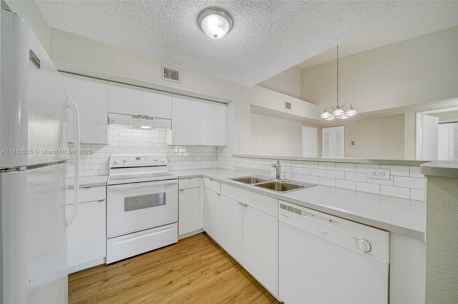 Small Image of 4540 NORTH WEST 107TH AVE #305-11, Doral Number 6