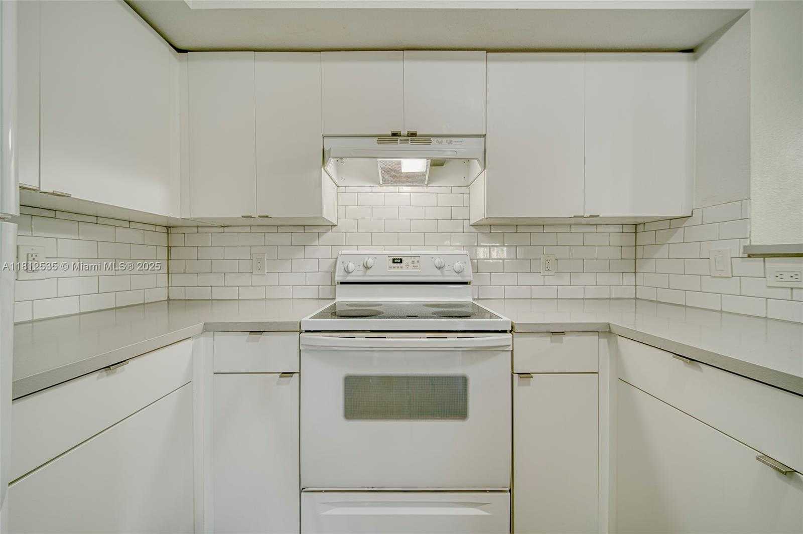 Small Image of 4540 NORTH WEST 107TH AVE #305-11, Doral Number 7