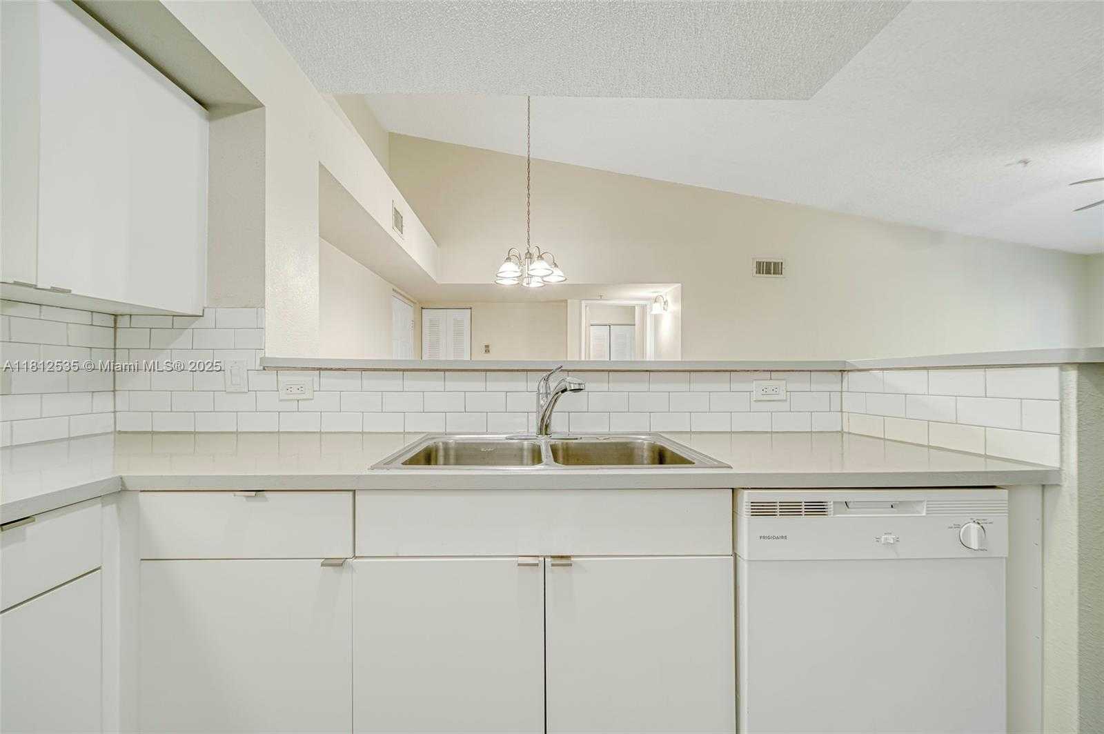 Small Image of 4540 NORTH WEST 107TH AVE #305-11, Doral Number 8