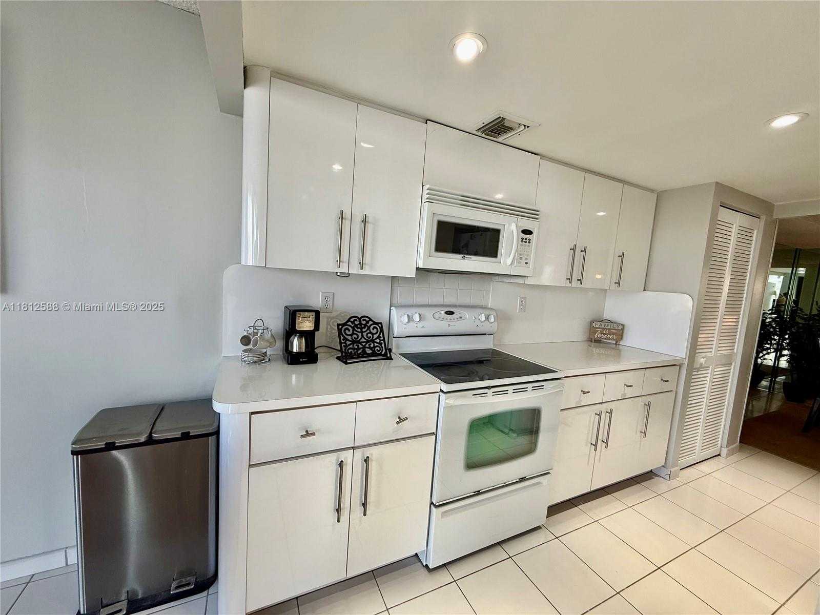 Small Image of 290 174TH ST #2010, Sunny Isles Beach Number 7