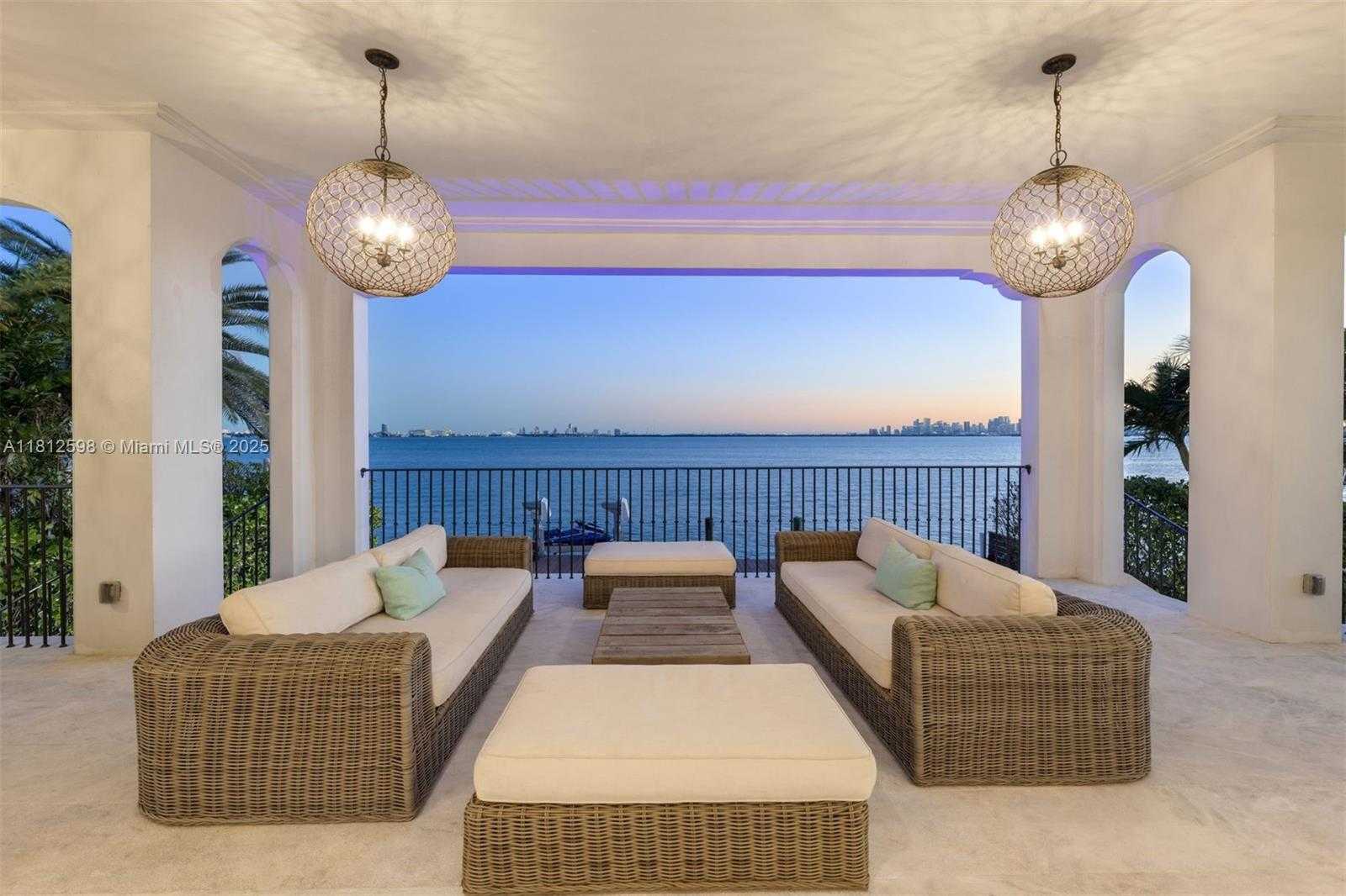 Small Image of 1460 SOUTH TREASURE DR, North Bay Village Number 13