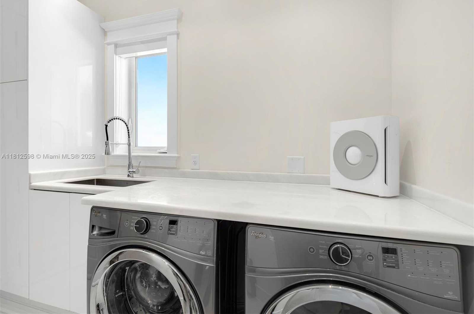 Small Image of 1460 SOUTH TREASURE DR, North Bay Village Number 21