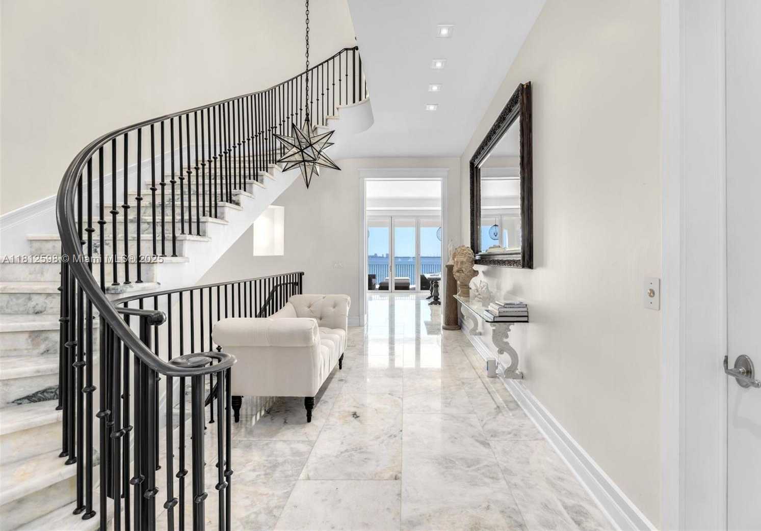 Small Image of 1460 SOUTH TREASURE DR, North Bay Village Number 23