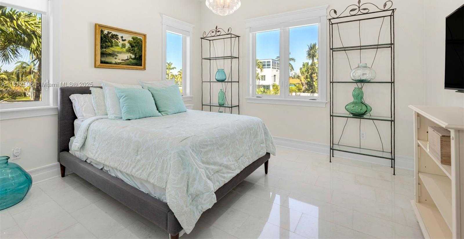 Small Image of 1460 SOUTH TREASURE DR, North Bay Village Number 29