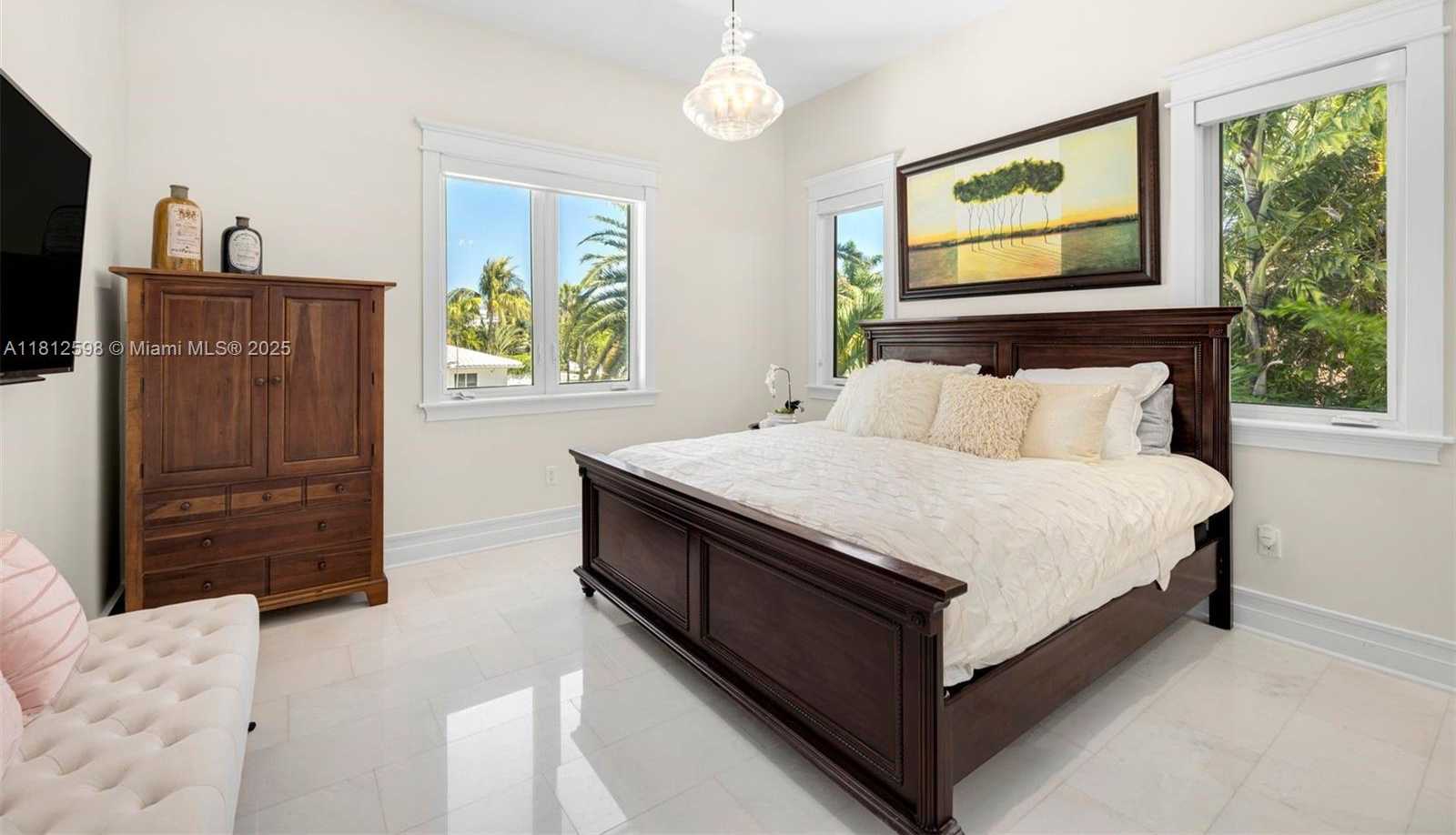Small Image of 1460 SOUTH TREASURE DR, North Bay Village Number 31