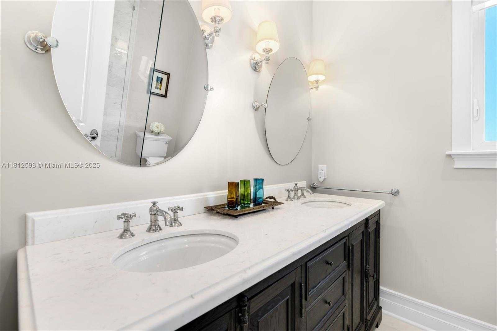 Small Image of 1460 SOUTH TREASURE DR, North Bay Village Number 35