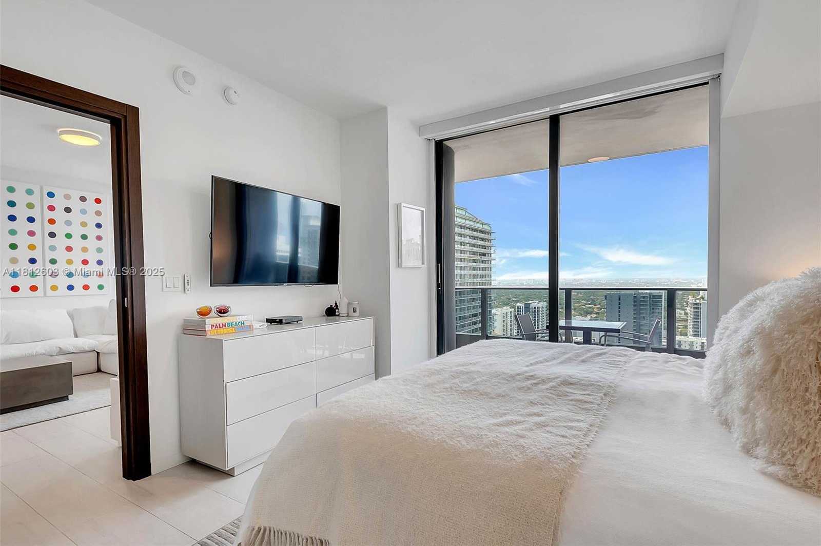 Small Image of 1000 BRICKELL PLZ #3206, Miami Number 11