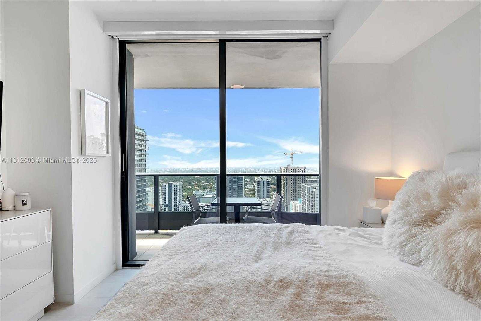 Small Image of 1000 BRICKELL PLZ #3206, Miami Number 12
