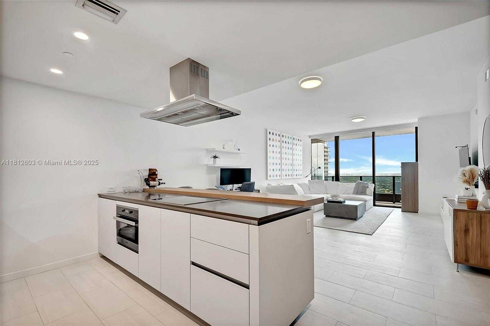 Small Image of 1000 BRICKELL PLZ #3206, Miami Number 2